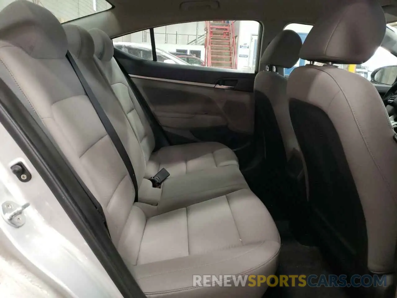 10 fotografías del automóvil dañado KMHD84LF4KU769786 HYUNDAI ELANTRA 2019