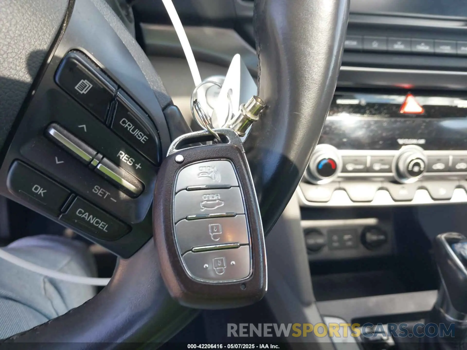 11 fotografías del automóvil dañado KMHD84LF4KU816525 HYUNDAI ELANTRA 2019