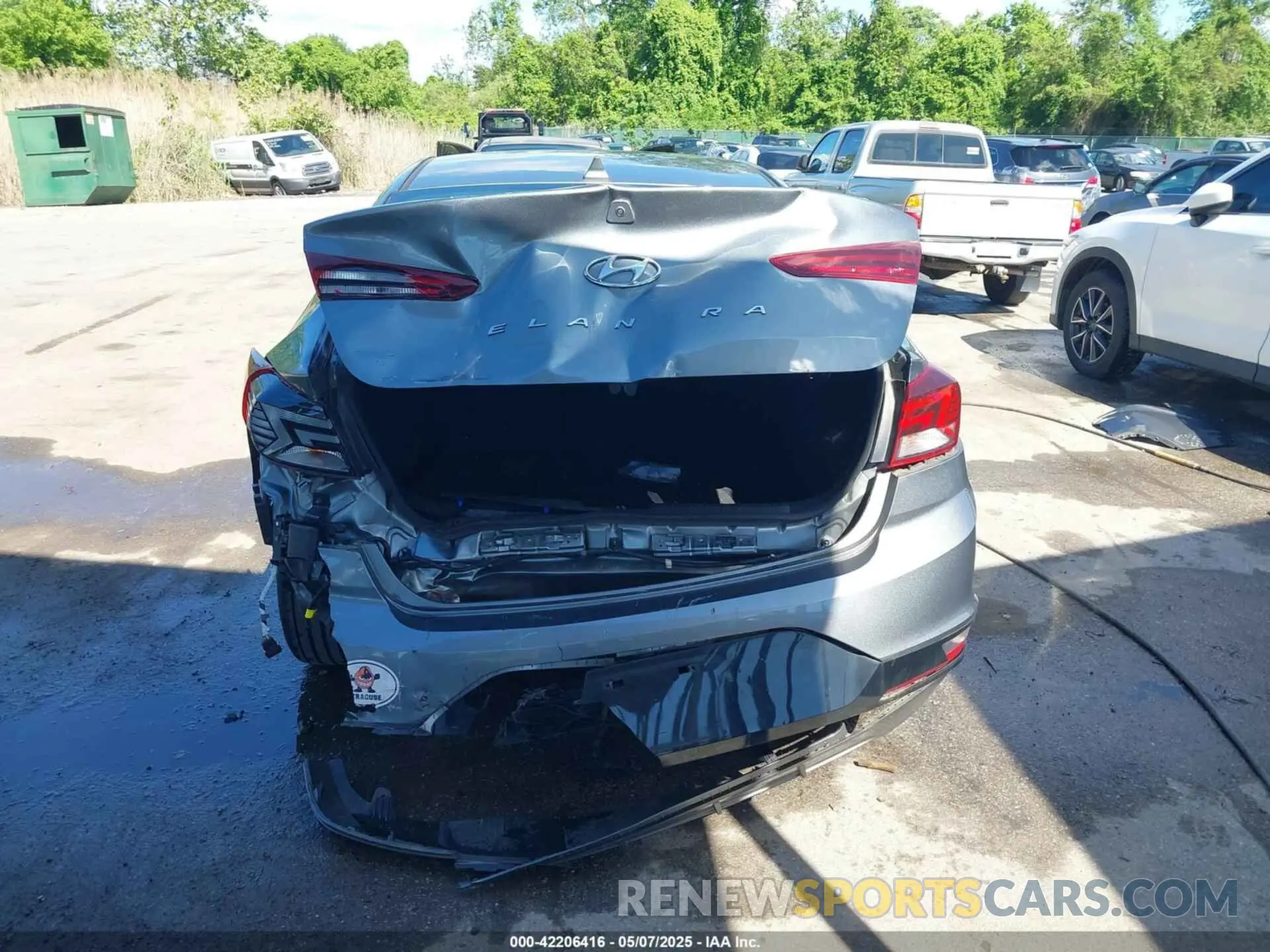 17 fotografías del automóvil dañado KMHD84LF4KU816525 HYUNDAI ELANTRA 2019