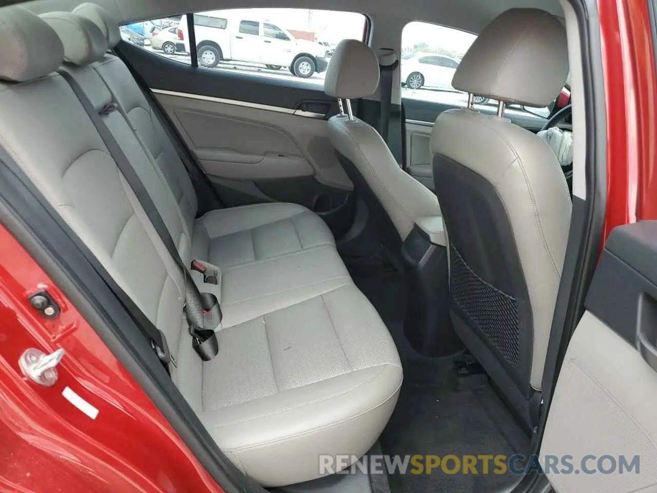 10 fotografías del automóvil dañado KMHD84LF4KU840999 HYUNDAI ELANTRA 2019