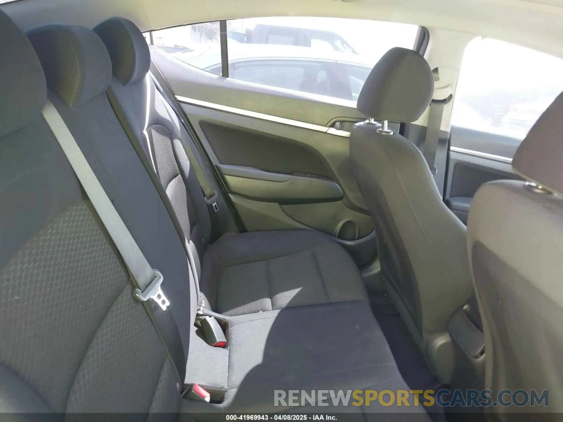 8 fotografías del automóvil dañado KMHD84LF4KU858807 HYUNDAI ELANTRA 2019