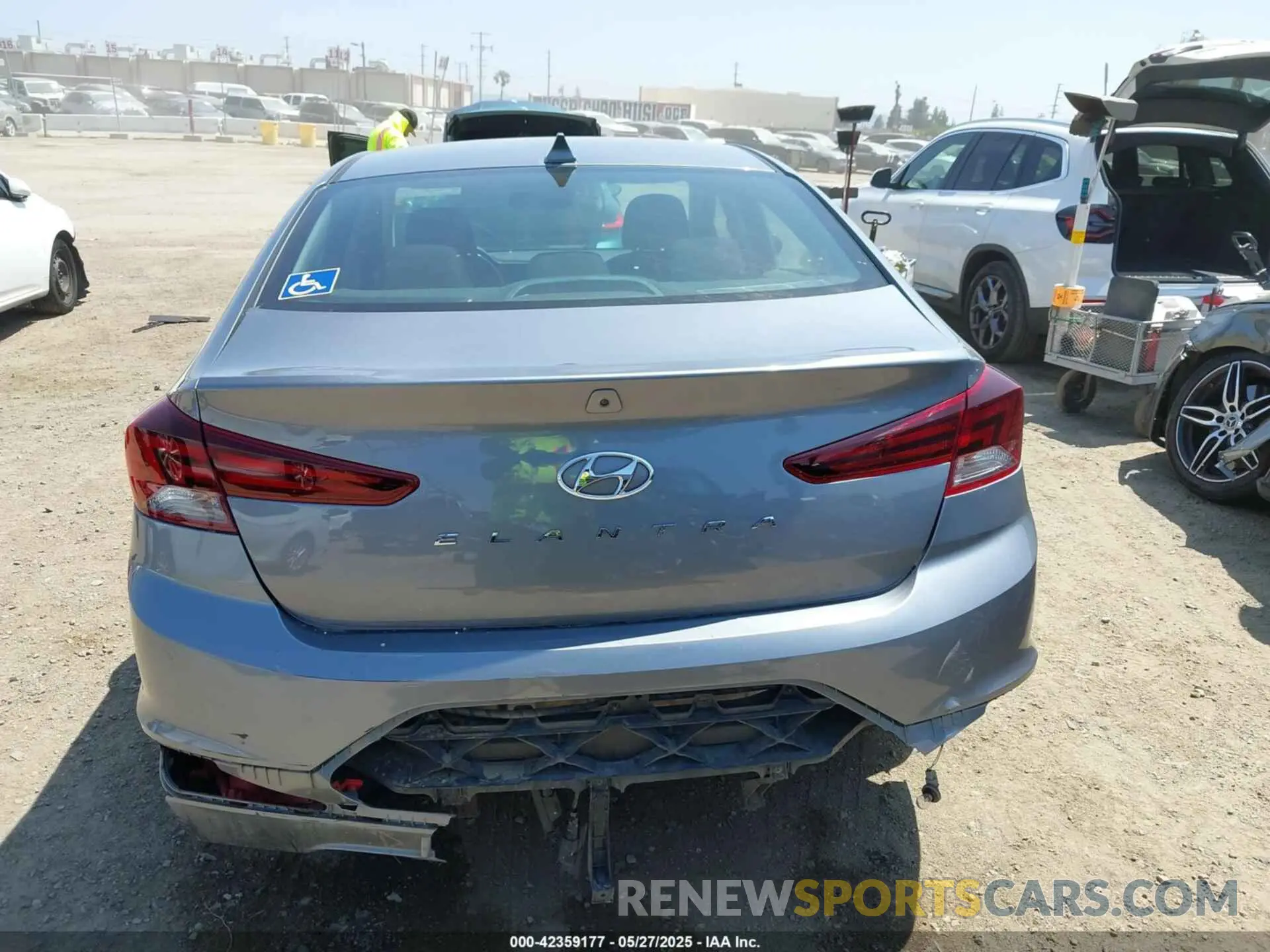 15 fotografías del automóvil dañado KMHD84LF4KU862789 HYUNDAI ELANTRA 2019