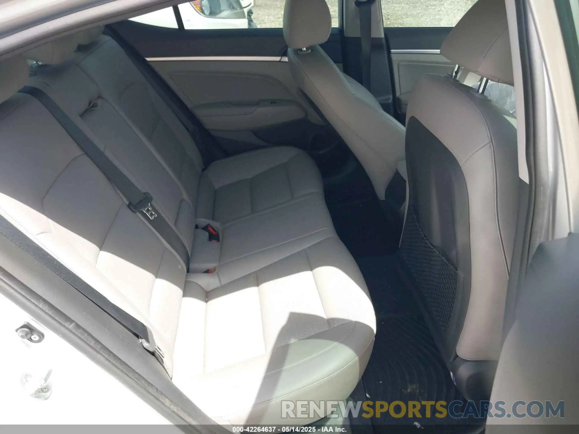 8 fotografías del automóvil dañado KMHD84LF4KU864915 HYUNDAI ELANTRA 2019