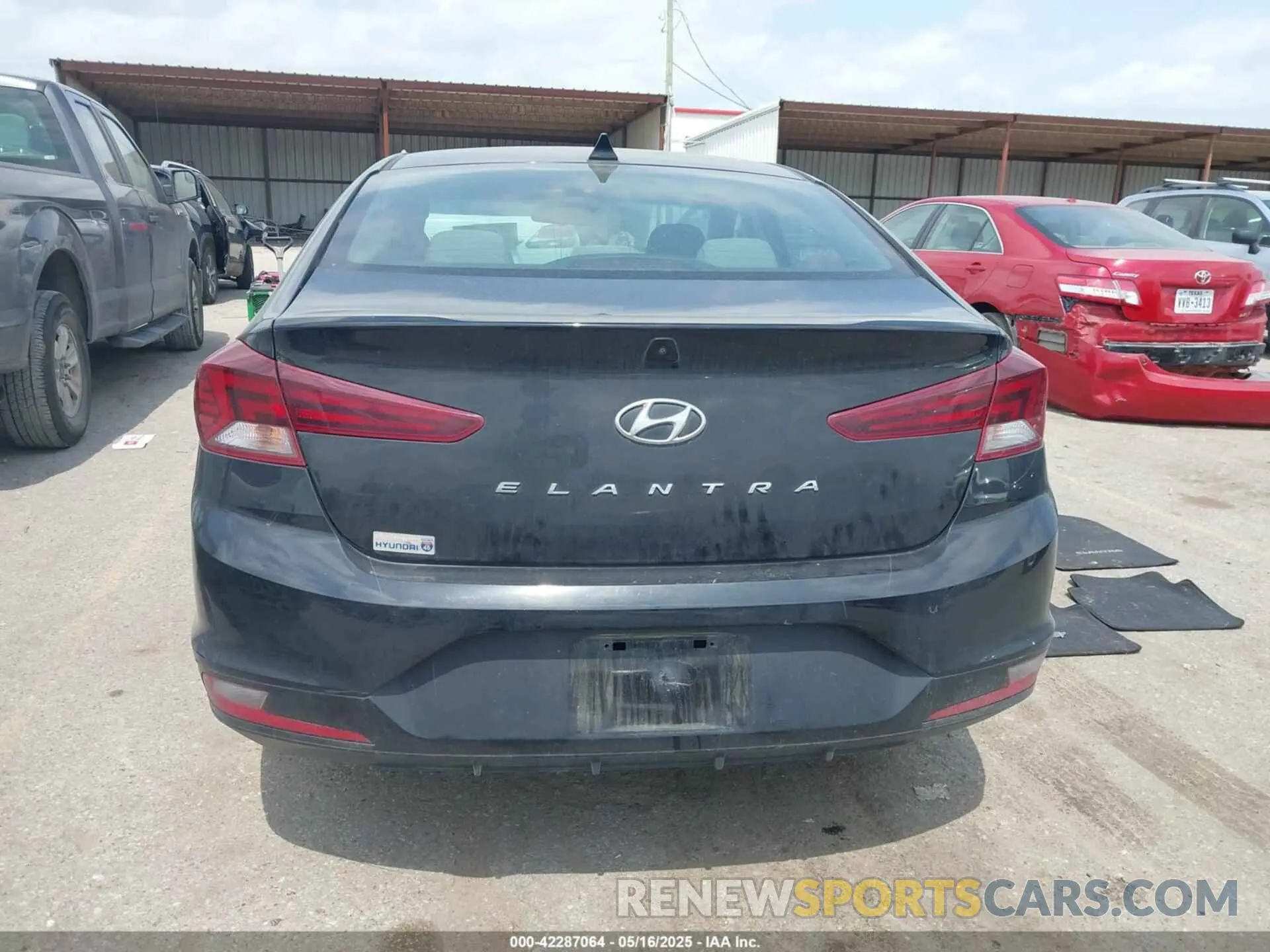 17 fotografías del automóvil dañado KMHD84LF5KU786869 HYUNDAI ELANTRA 2019