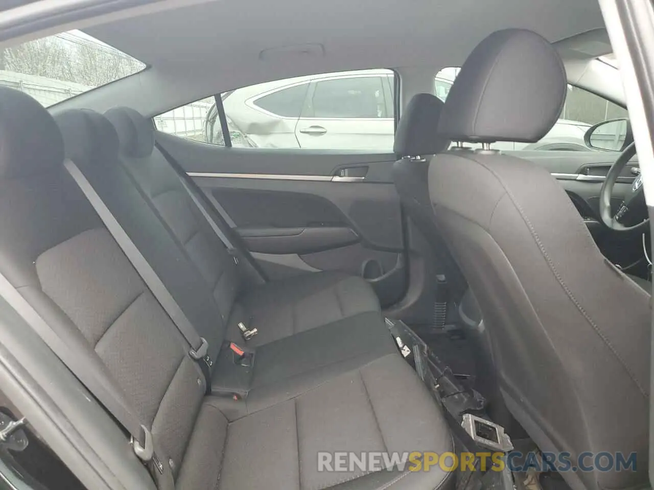 10 fotografías del automóvil dañado KMHD84LF6KU784368 HYUNDAI ELANTRA 2019