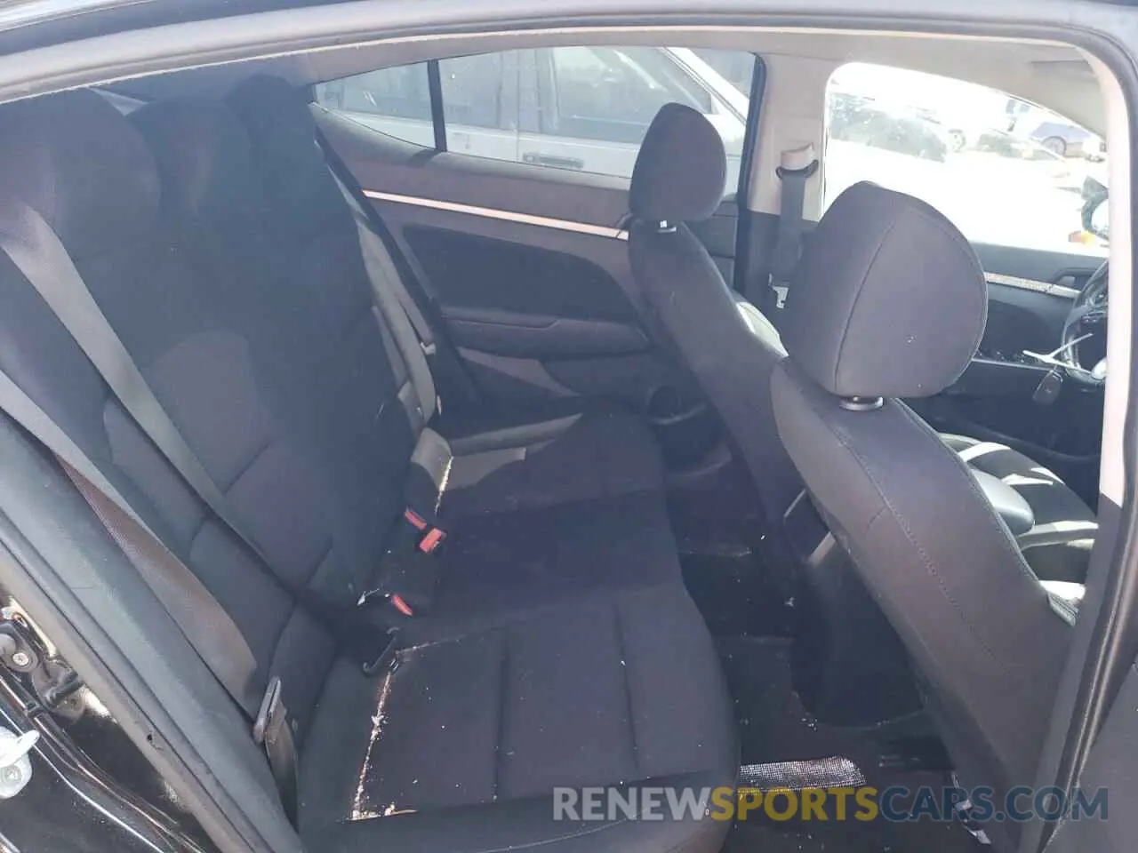 10 fotografías del automóvil dañado KMHD84LF7KU779860 HYUNDAI ELANTRA 2019