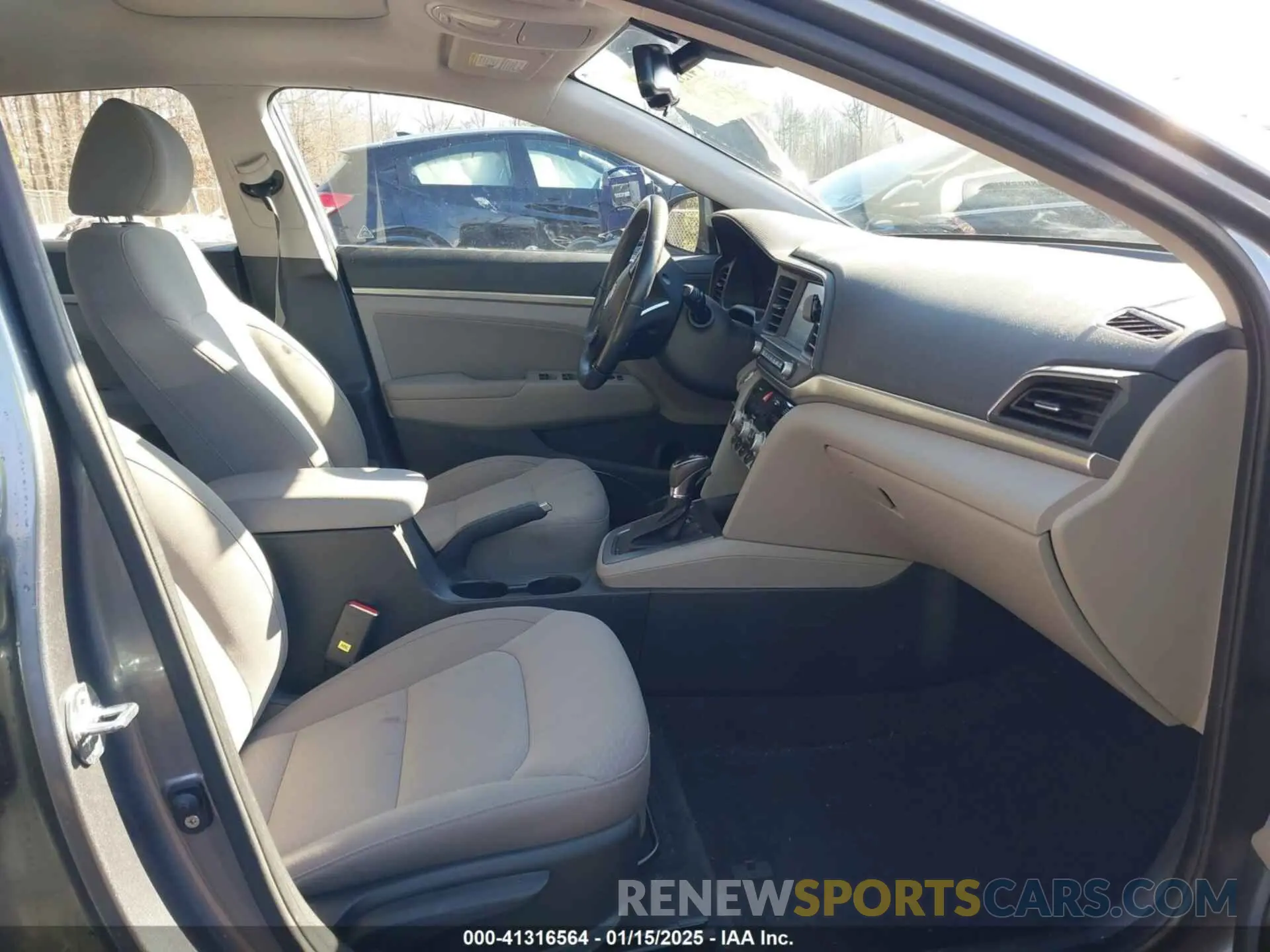 5 fotografías del automóvil dañado KMHD84LF8KU810050 HYUNDAI ELANTRA 2019