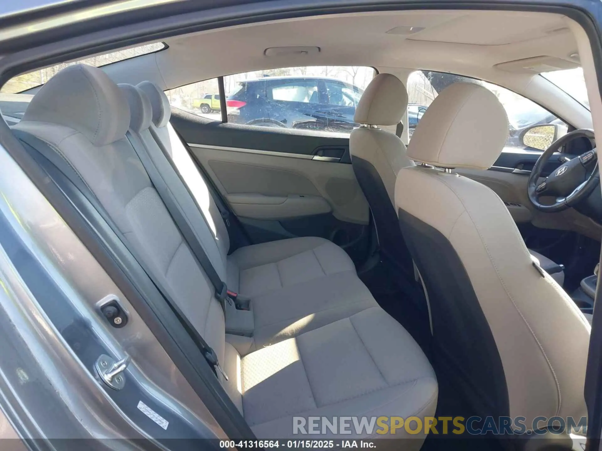 8 fotografías del automóvil dañado KMHD84LF8KU810050 HYUNDAI ELANTRA 2019