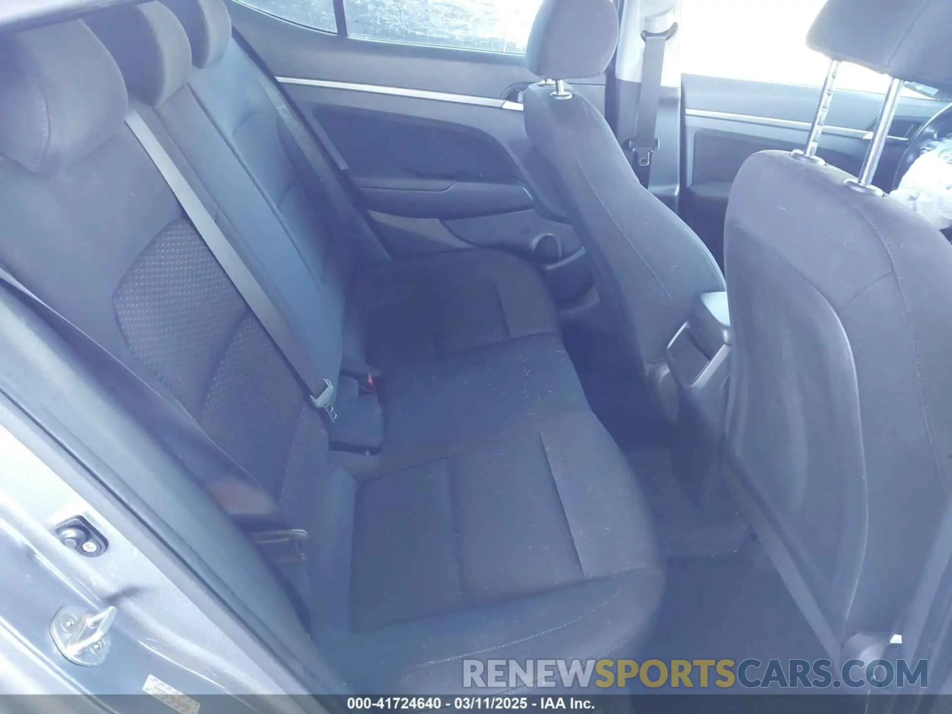 8 fotografías del automóvil dañado KMHD84LF8KU816835 HYUNDAI ELANTRA 2019