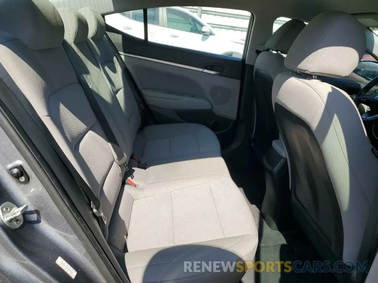 10 fotografías del automóvil dañado KMHD84LF8KU823736 HYUNDAI ELANTRA 2019
