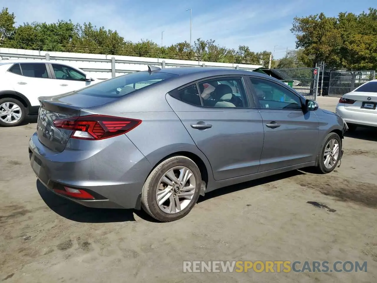 3 fotografías del automóvil dañado KMHD84LF8KU823736 HYUNDAI ELANTRA 2019