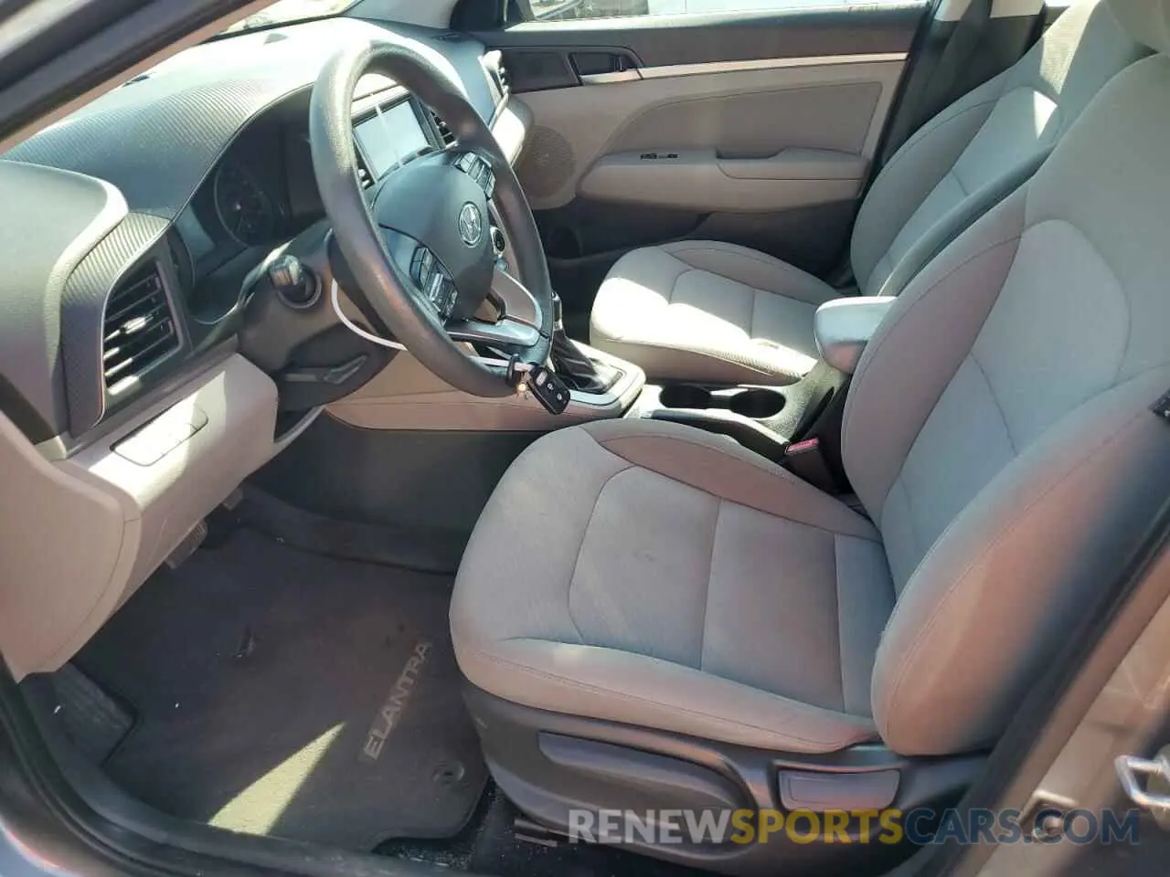 7 fotografías del automóvil dañado KMHD84LF8KU823736 HYUNDAI ELANTRA 2019