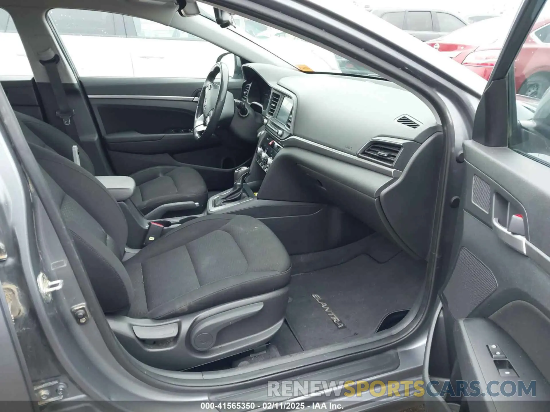 5 fotografías del automóvil dañado KMHD84LF8KU833554 HYUNDAI ELANTRA 2019