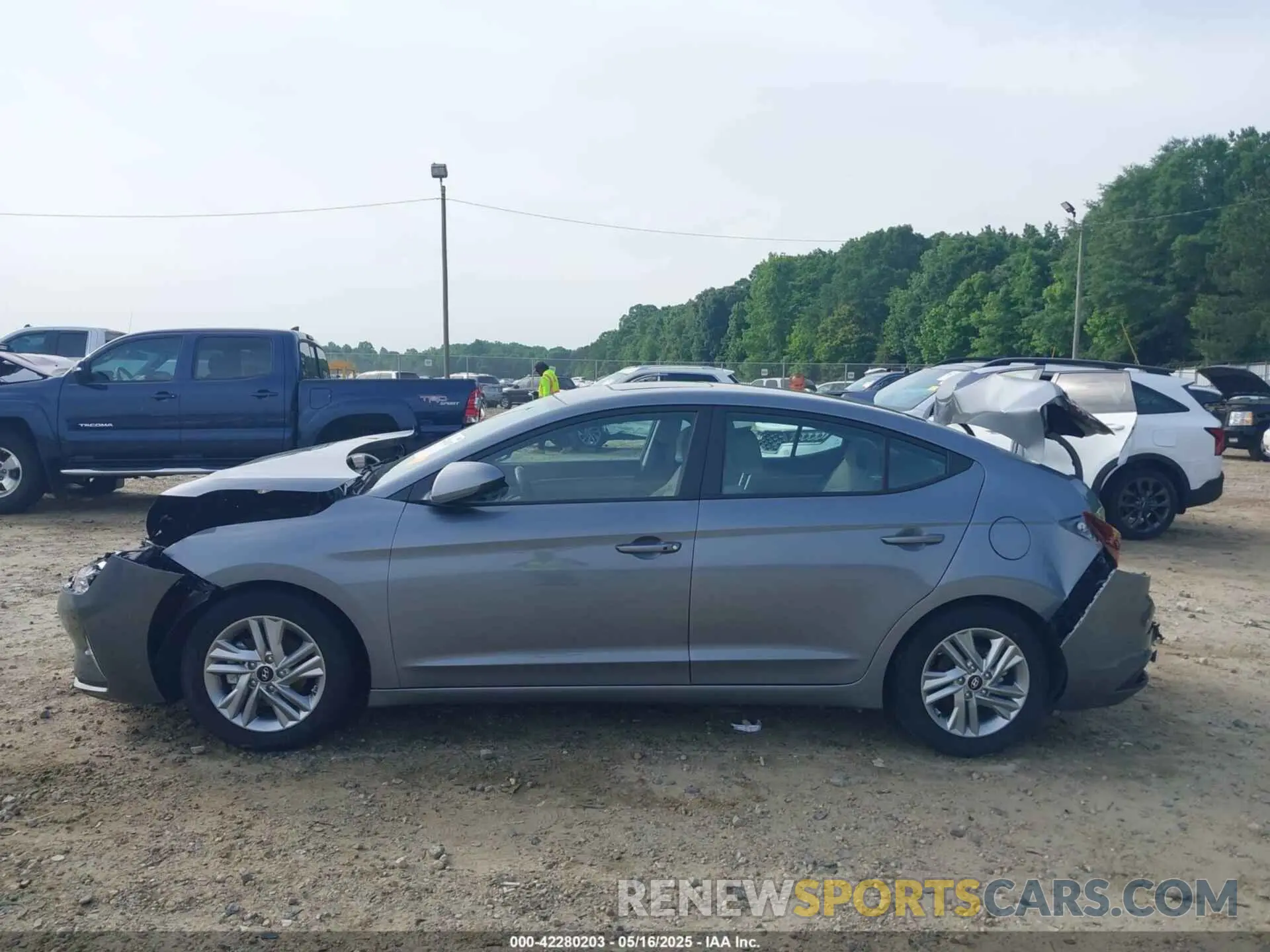 15 fotografías del automóvil dañado KMHD84LF8KU862732 HYUNDAI ELANTRA 2019