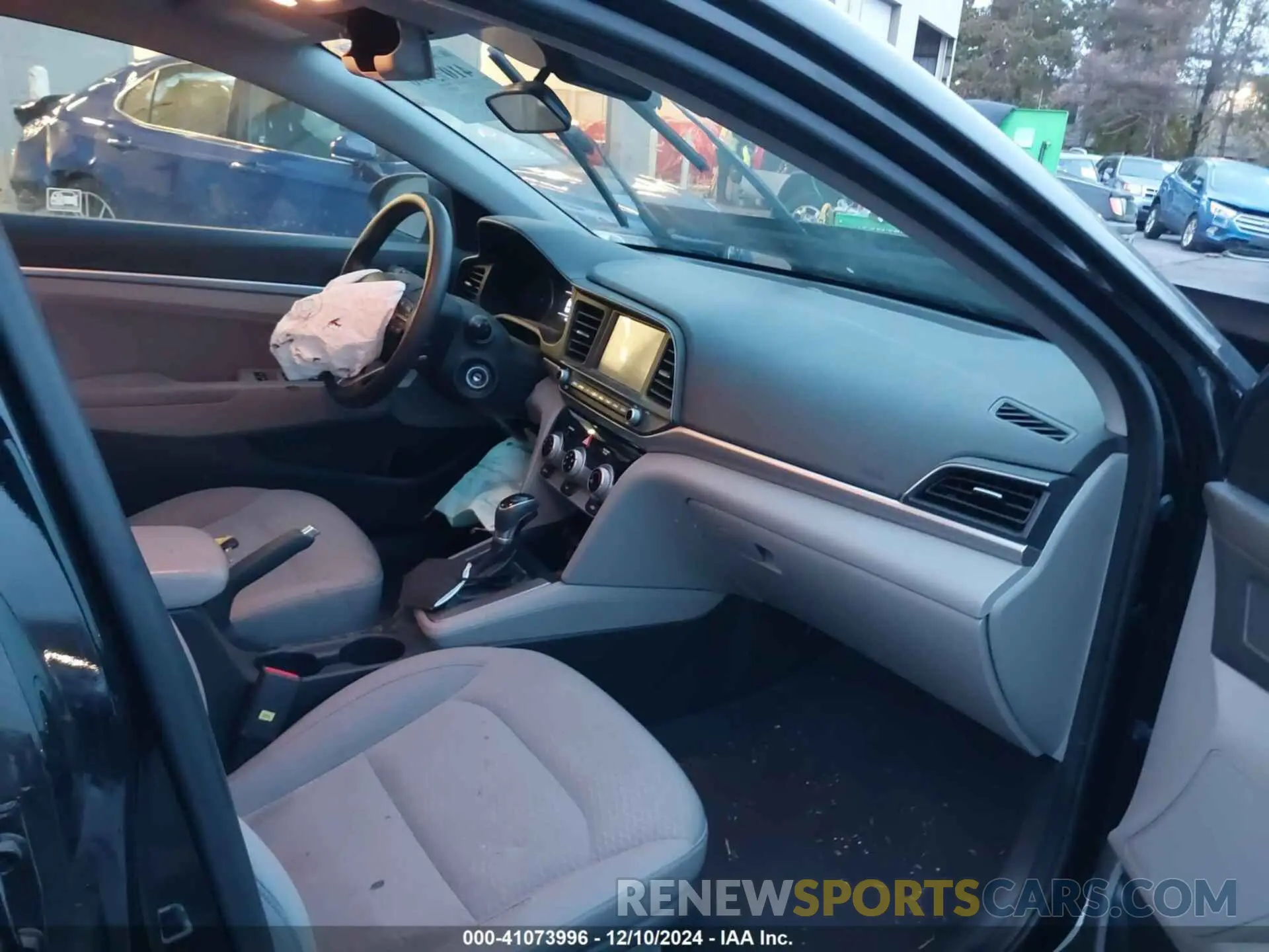 5 fotografías del automóvil dañado KMHD84LF9KU735813 HYUNDAI ELANTRA 2019