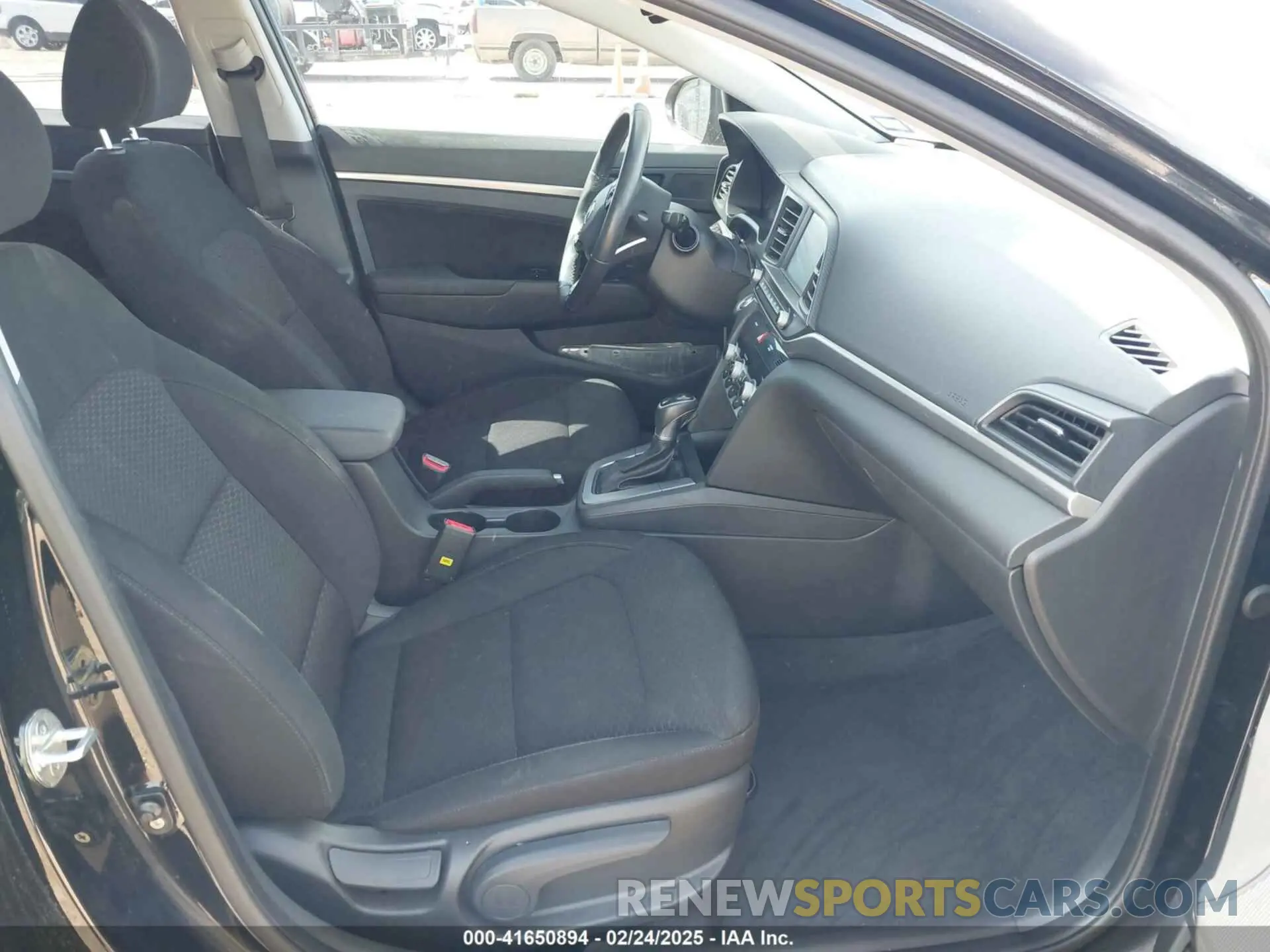 5 fotografías del automóvil dañado KMHD84LF9KU850394 HYUNDAI ELANTRA 2019