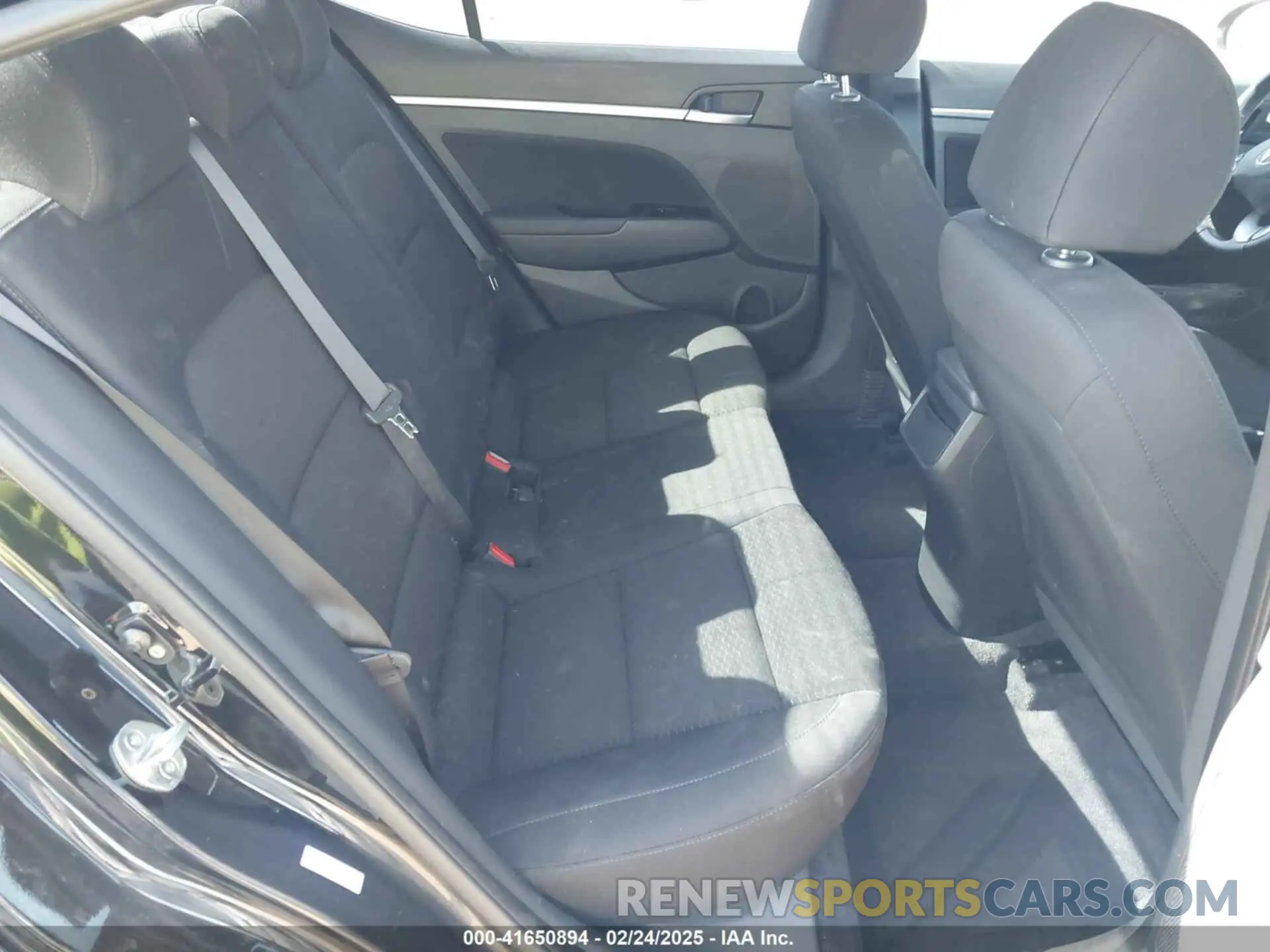 8 fotografías del automóvil dañado KMHD84LF9KU850394 HYUNDAI ELANTRA 2019