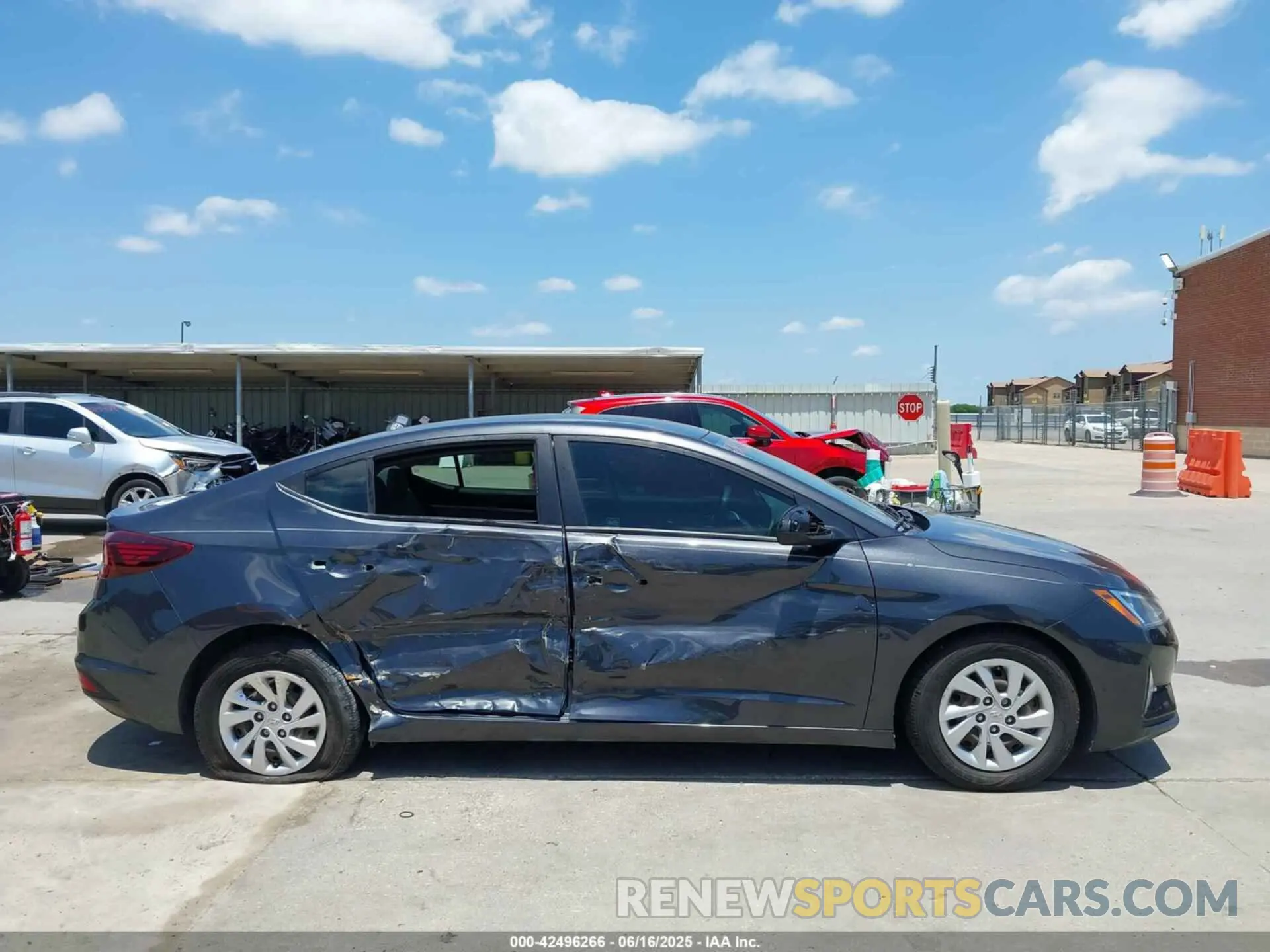 13 fotografías del automóvil dañado 5NPD74LF0LH593080 HYUNDAI ELANTRA 2020