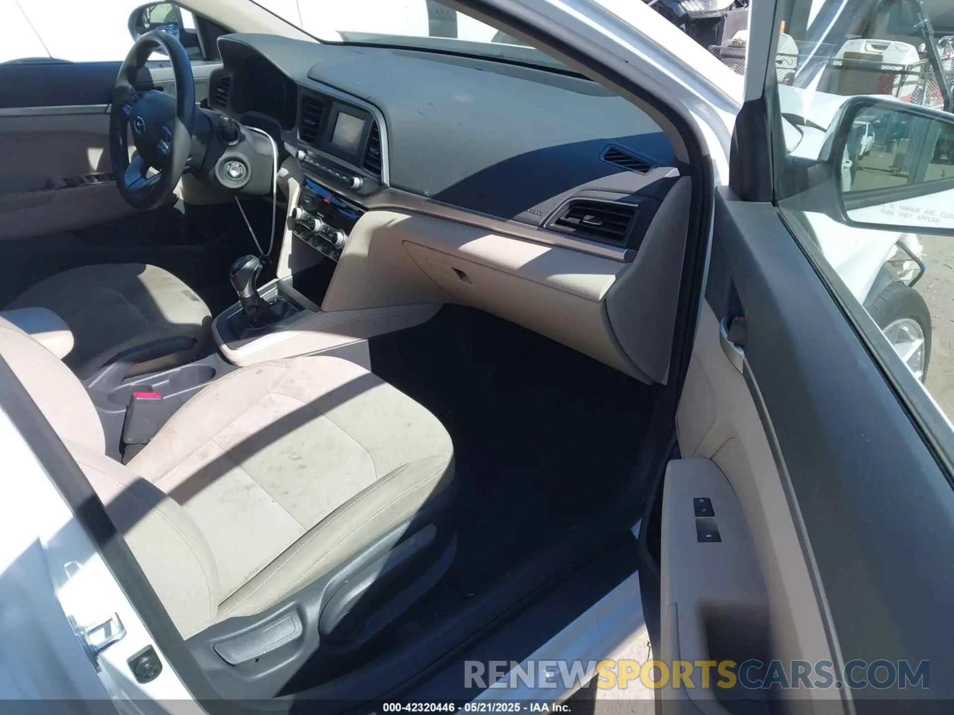 5 fotografías del automóvil dañado 5NPD74LF3LH503856 HYUNDAI ELANTRA 2020