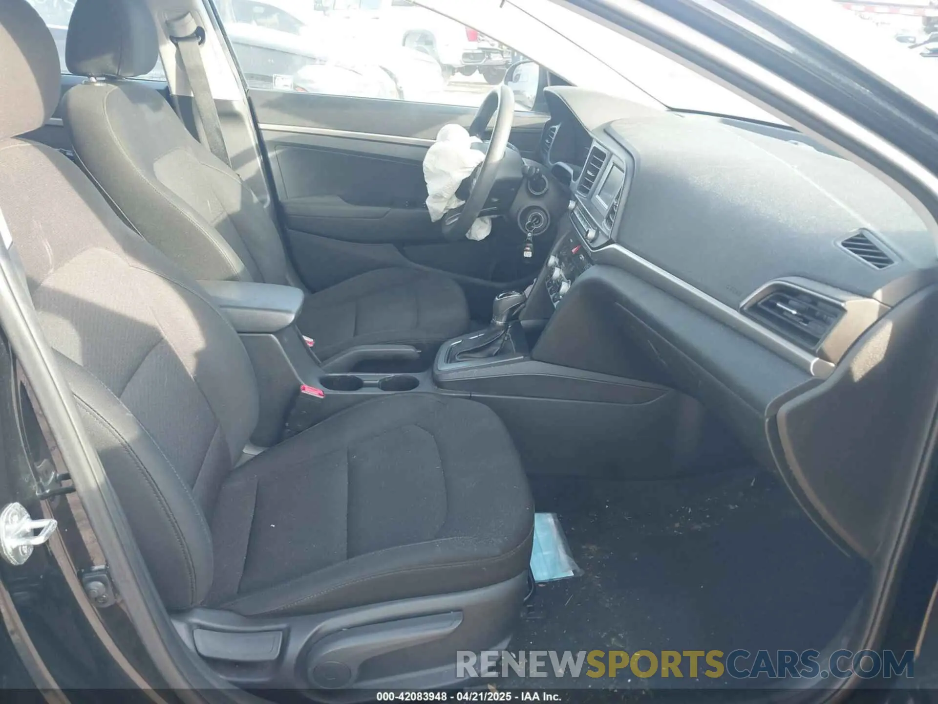 5 fotografías del automóvil dañado 5NPD74LF3LH526571 HYUNDAI ELANTRA 2020