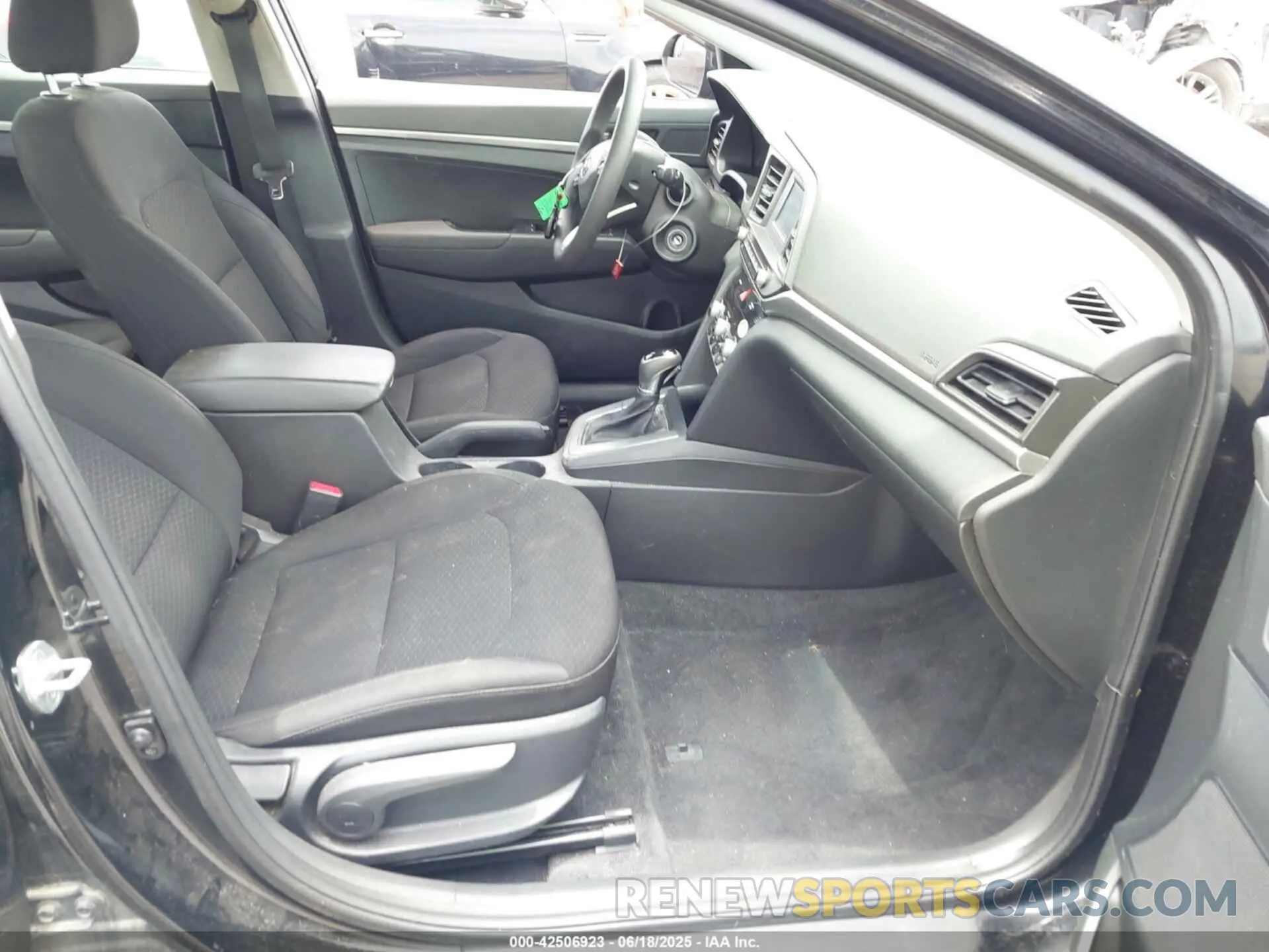 5 fotografías del automóvil dañado 5NPD74LF5LH541718 HYUNDAI ELANTRA 2020