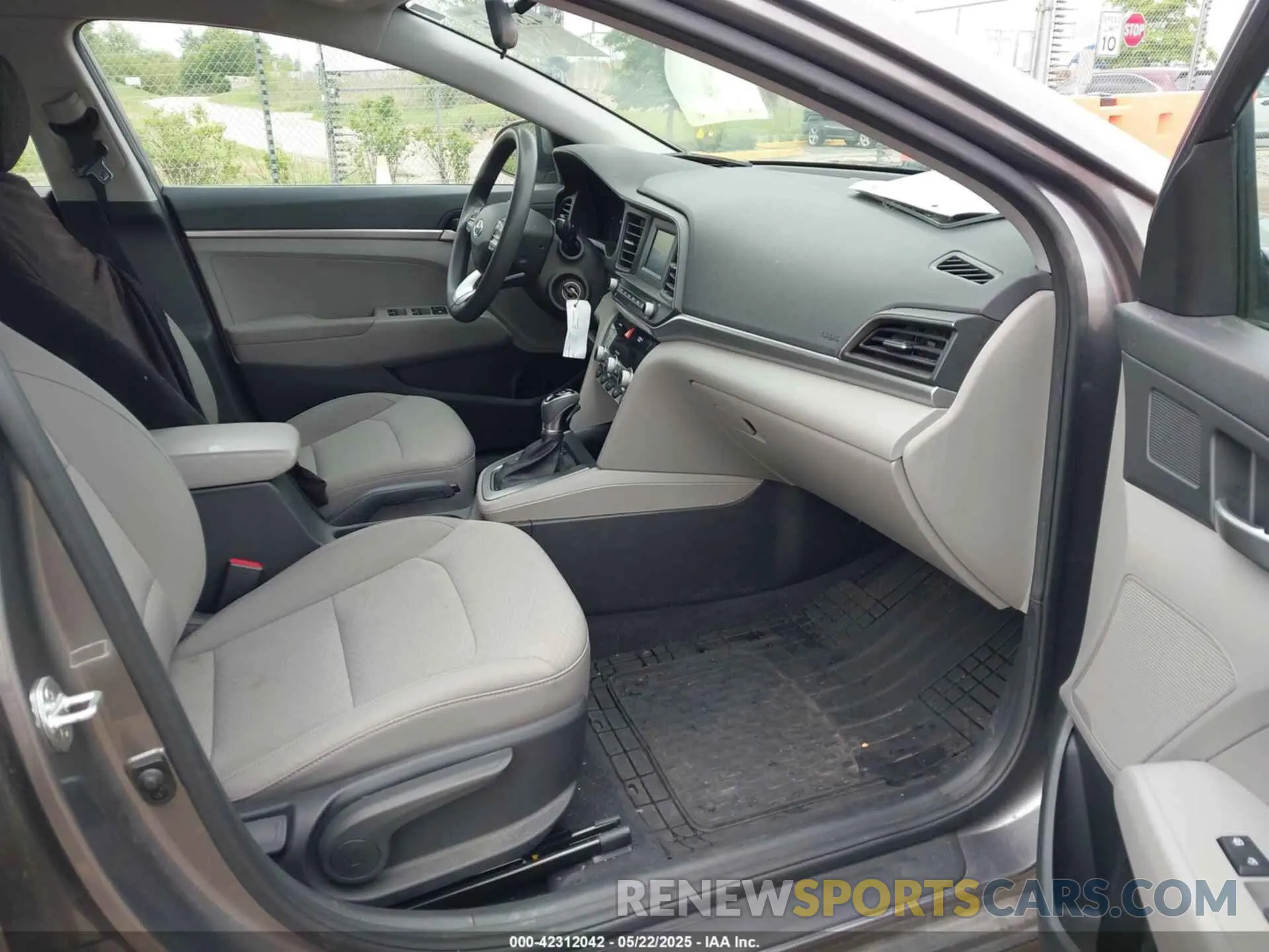 5 fotografías del automóvil dañado 5NPD74LF7LH536925 HYUNDAI ELANTRA 2020