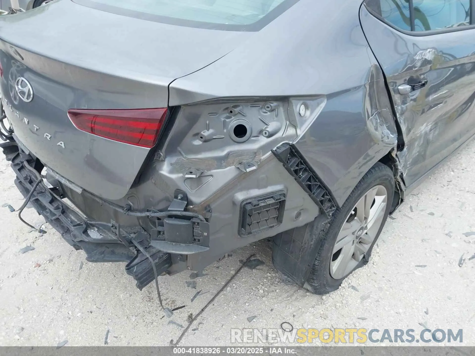 19 fotografías del automóvil dañado 5NPD84LF0LH544040 HYUNDAI ELANTRA 2020