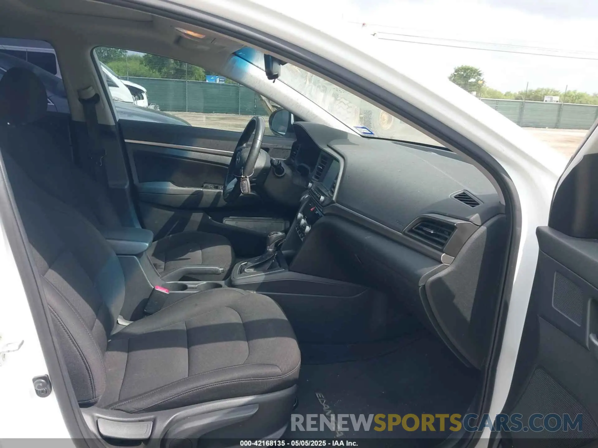 5 fotografías del automóvil dañado 5NPD84LF1LH572302 HYUNDAI ELANTRA 2020