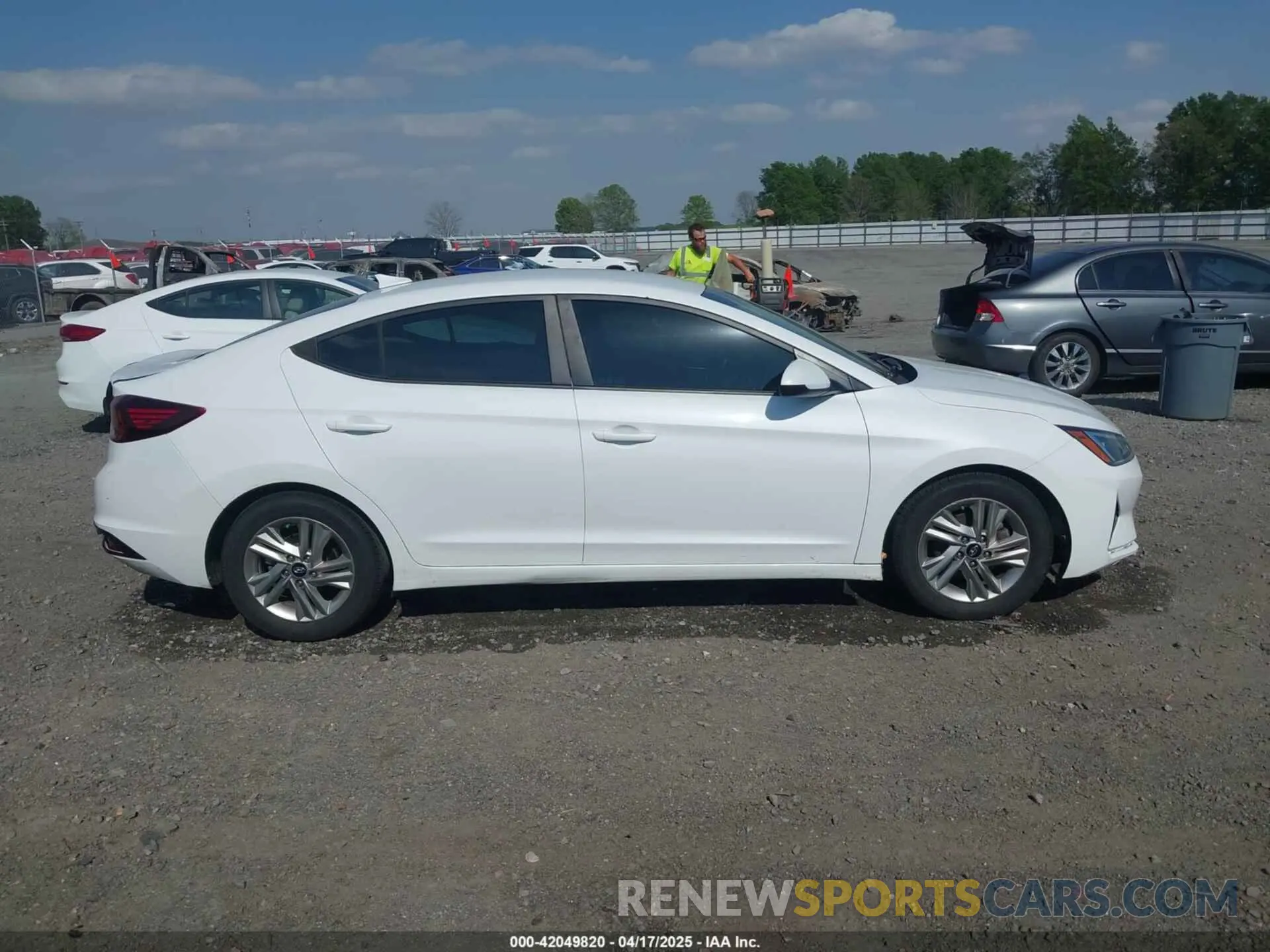 13 fotografías del automóvil dañado 5NPD84LF3LH512019 HYUNDAI ELANTRA 2020