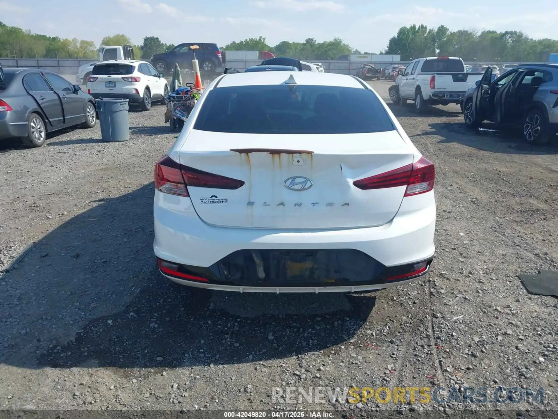 16 fotografías del automóvil dañado 5NPD84LF3LH512019 HYUNDAI ELANTRA 2020