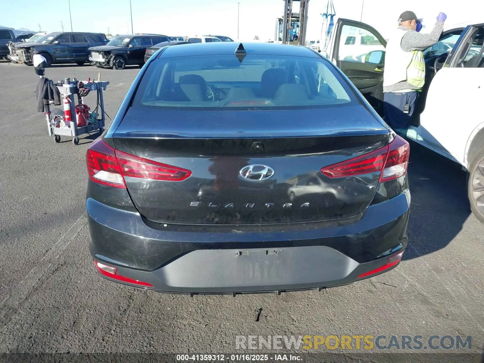 15 fotografías del automóvil dañado 5NPD84LF3LH606286 HYUNDAI ELANTRA 2020