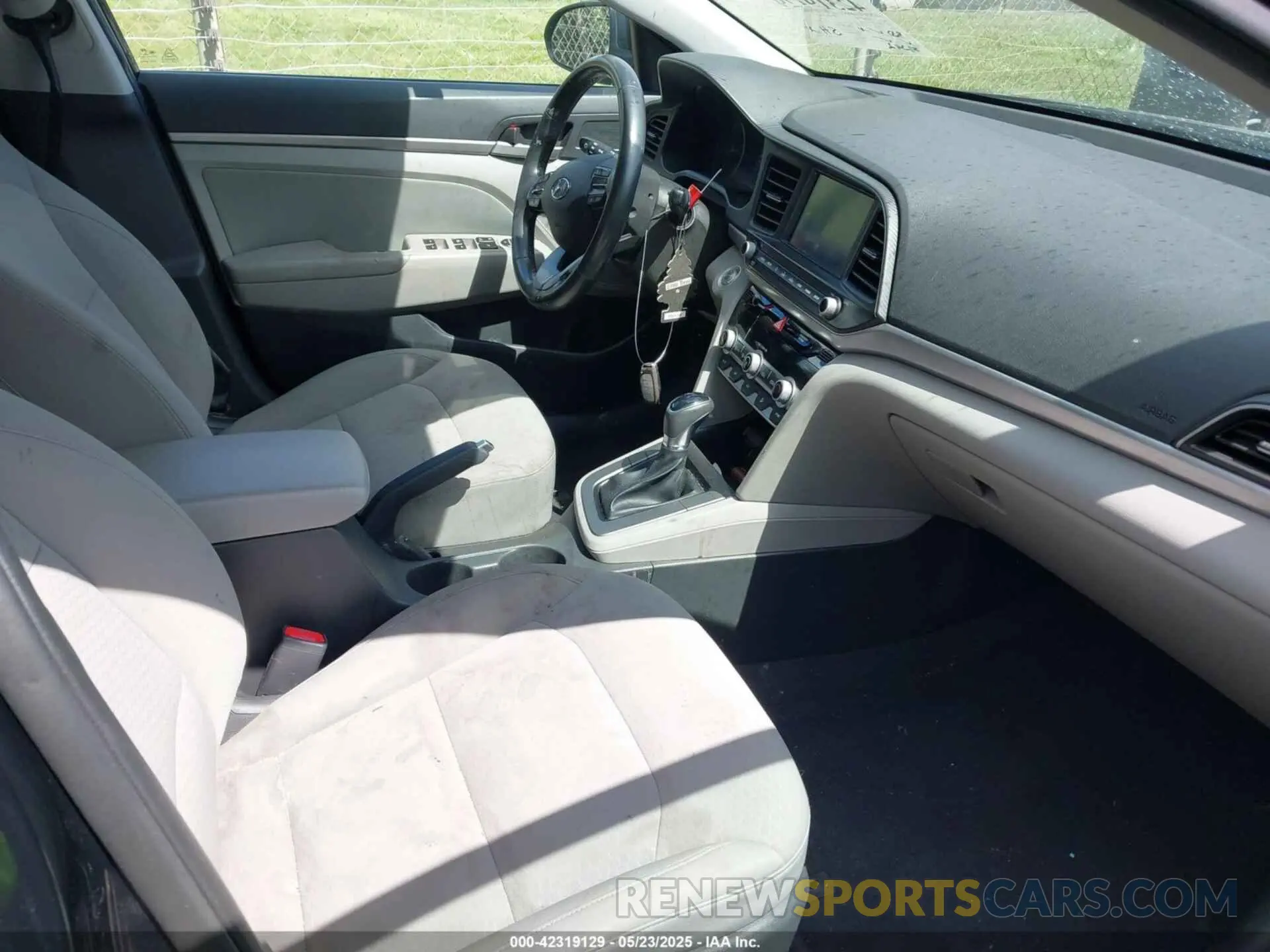 5 fotografías del automóvil dañado 5NPD84LF3LH625761 HYUNDAI ELANTRA 2020