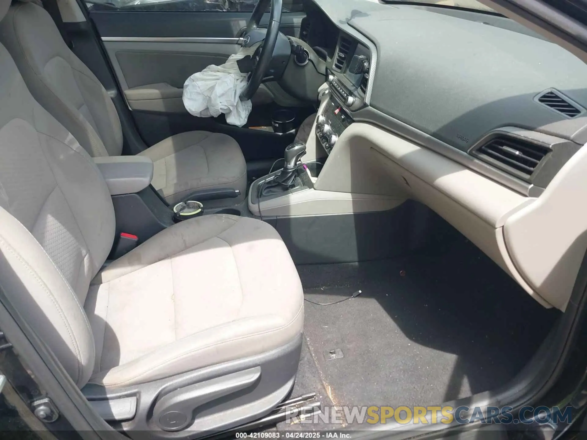 5 fotografías del automóvil dañado 5NPD84LF4LH500204 HYUNDAI ELANTRA 2020