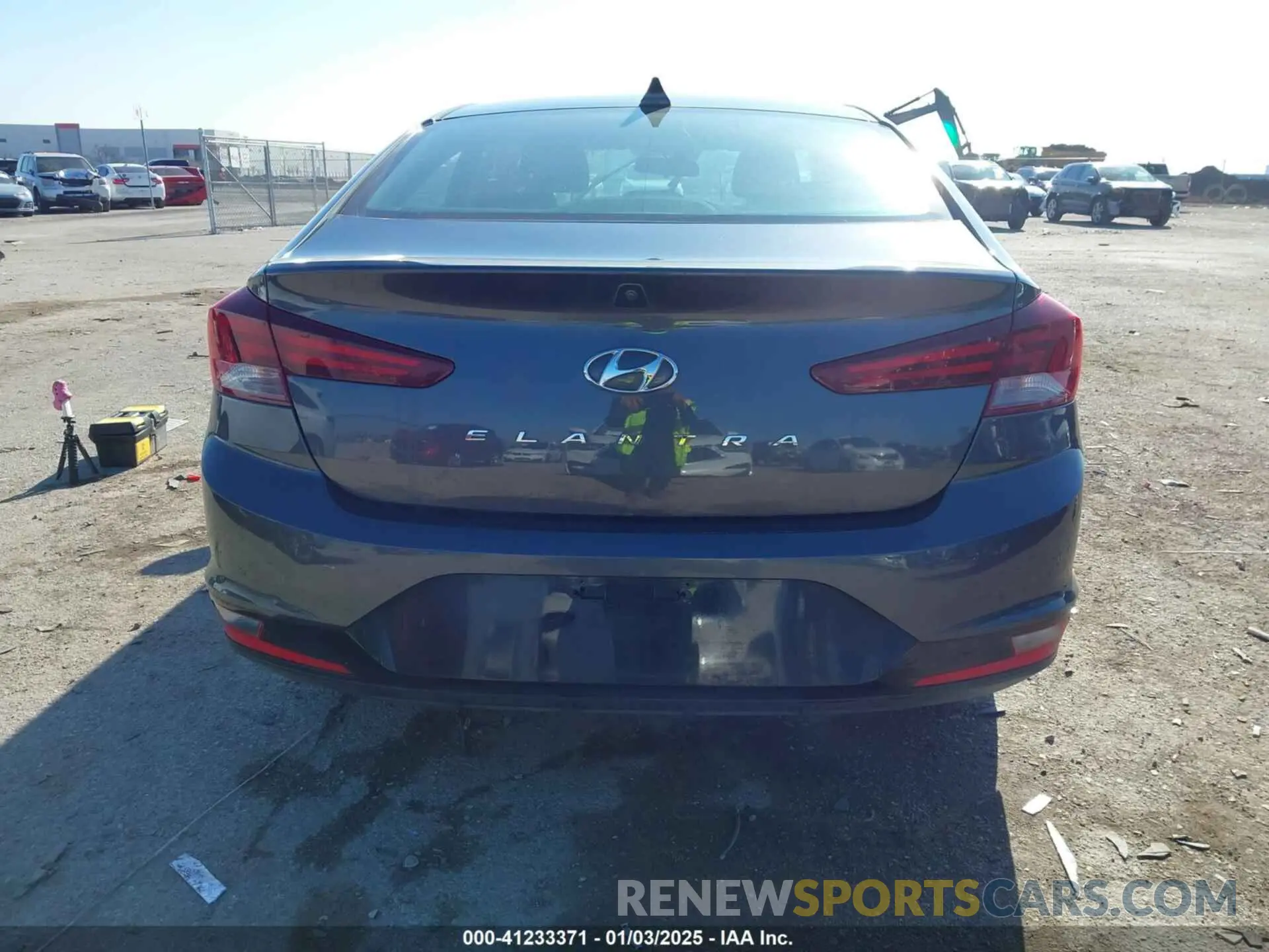 16 fotografías del automóvil dañado 5NPD84LF4LH572908 HYUNDAI ELANTRA 2020