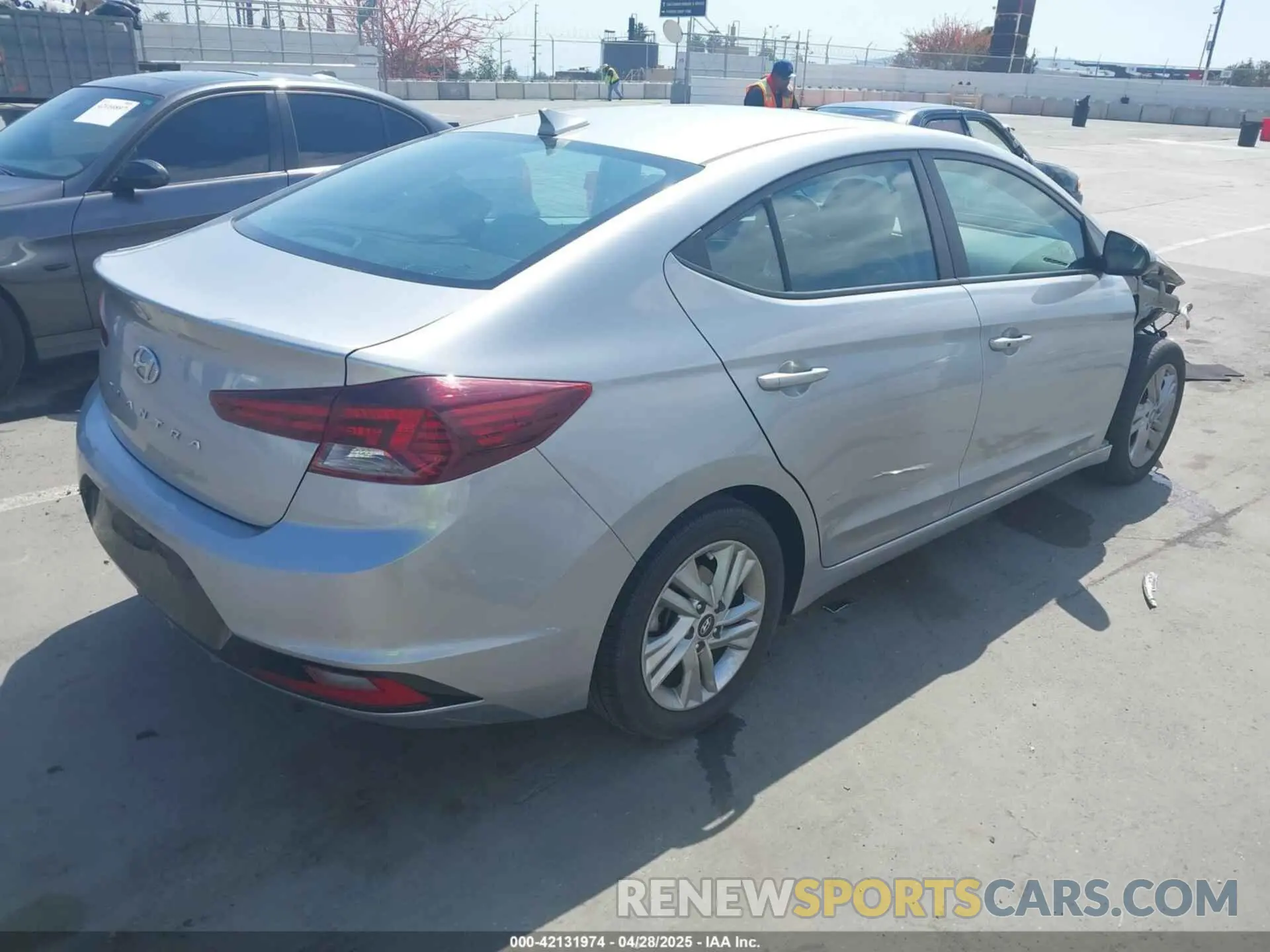 4 fotografías del automóvil dañado 5NPD84LF4LH631116 HYUNDAI ELANTRA 2020