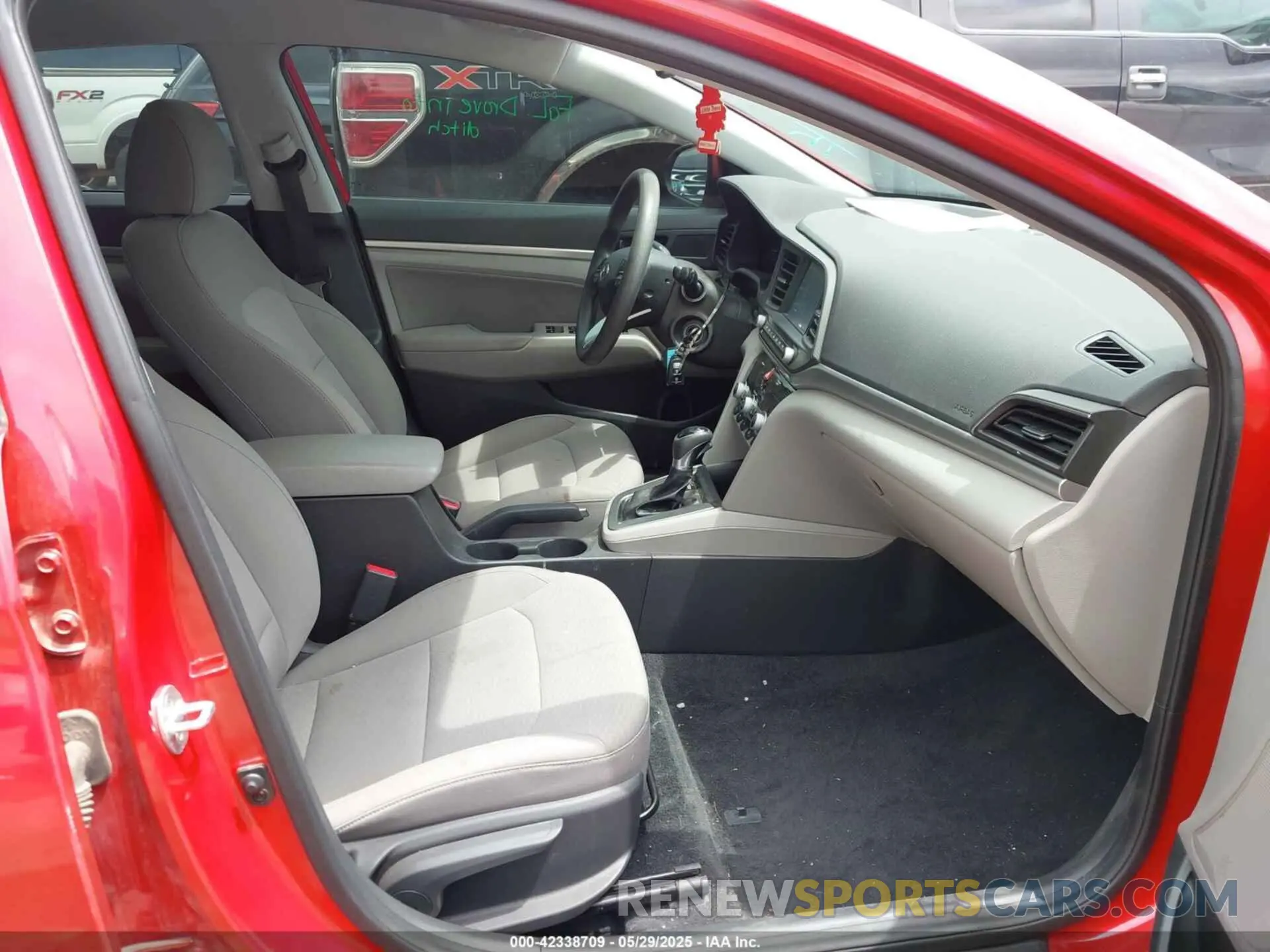 5 fotografías del automóvil dañado 5NPD84LF5LH569077 HYUNDAI ELANTRA 2020