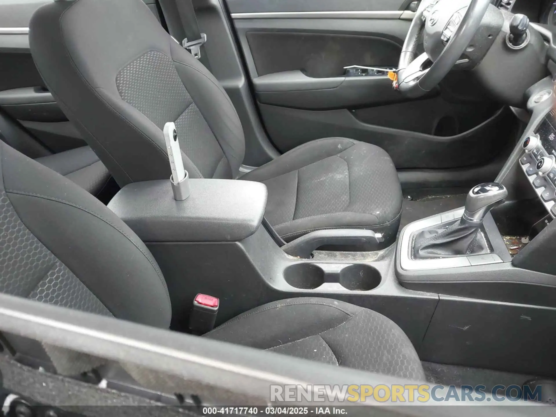 5 fotografías del automóvil dañado 5NPD84LF5LH614860 HYUNDAI ELANTRA 2020