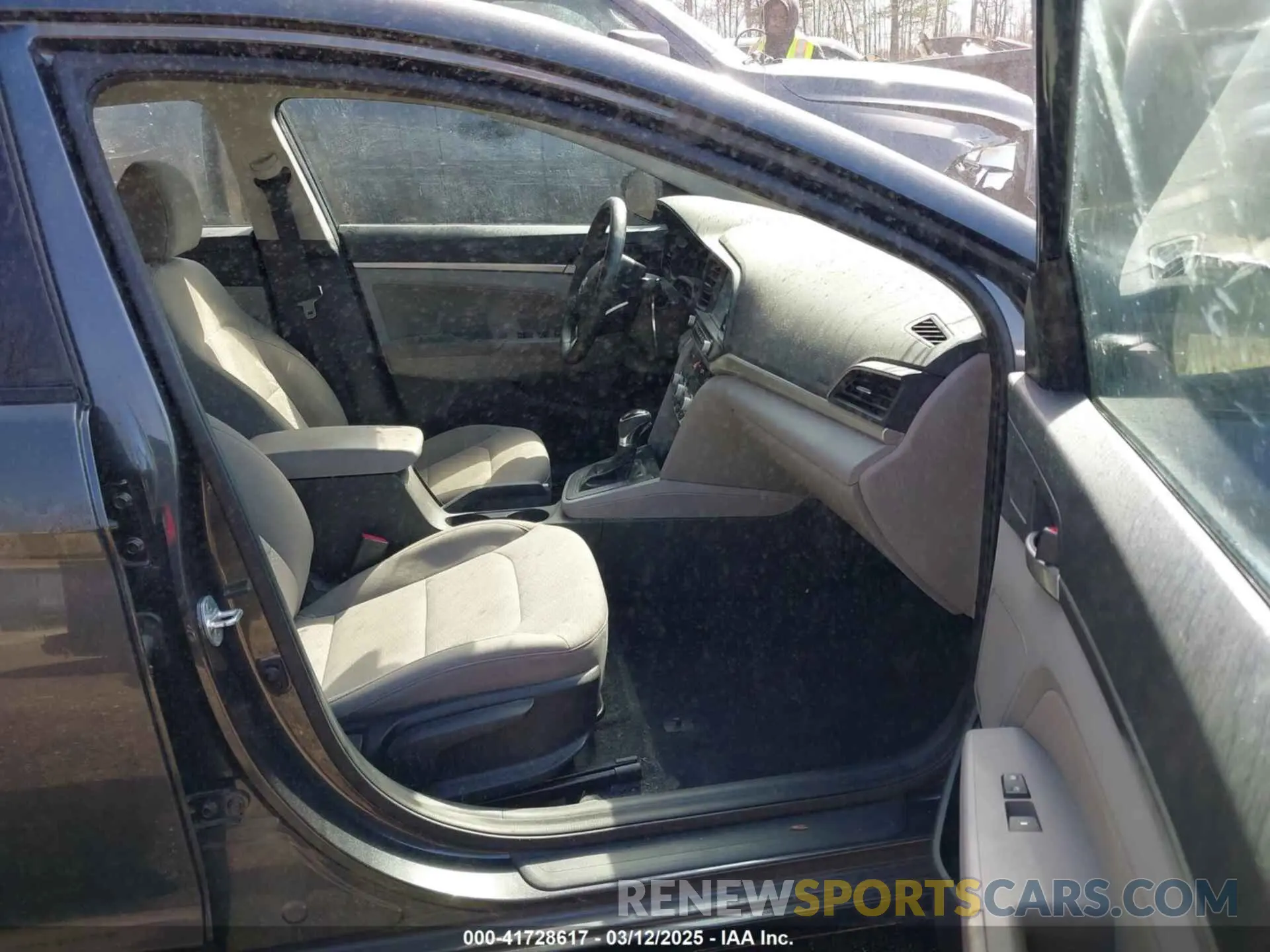 5 fotografías del automóvil dañado 5NPD84LF6LH591802 HYUNDAI ELANTRA 2020