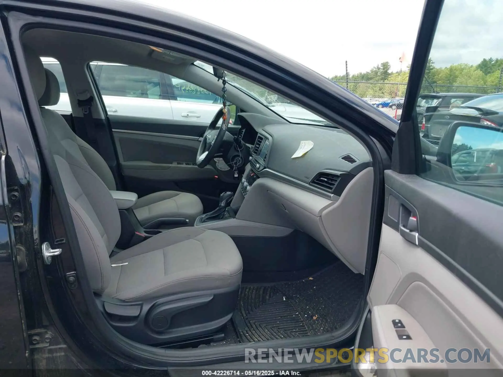 5 fotografías del automóvil dañado 5NPD84LF8LH565301 HYUNDAI ELANTRA 2020