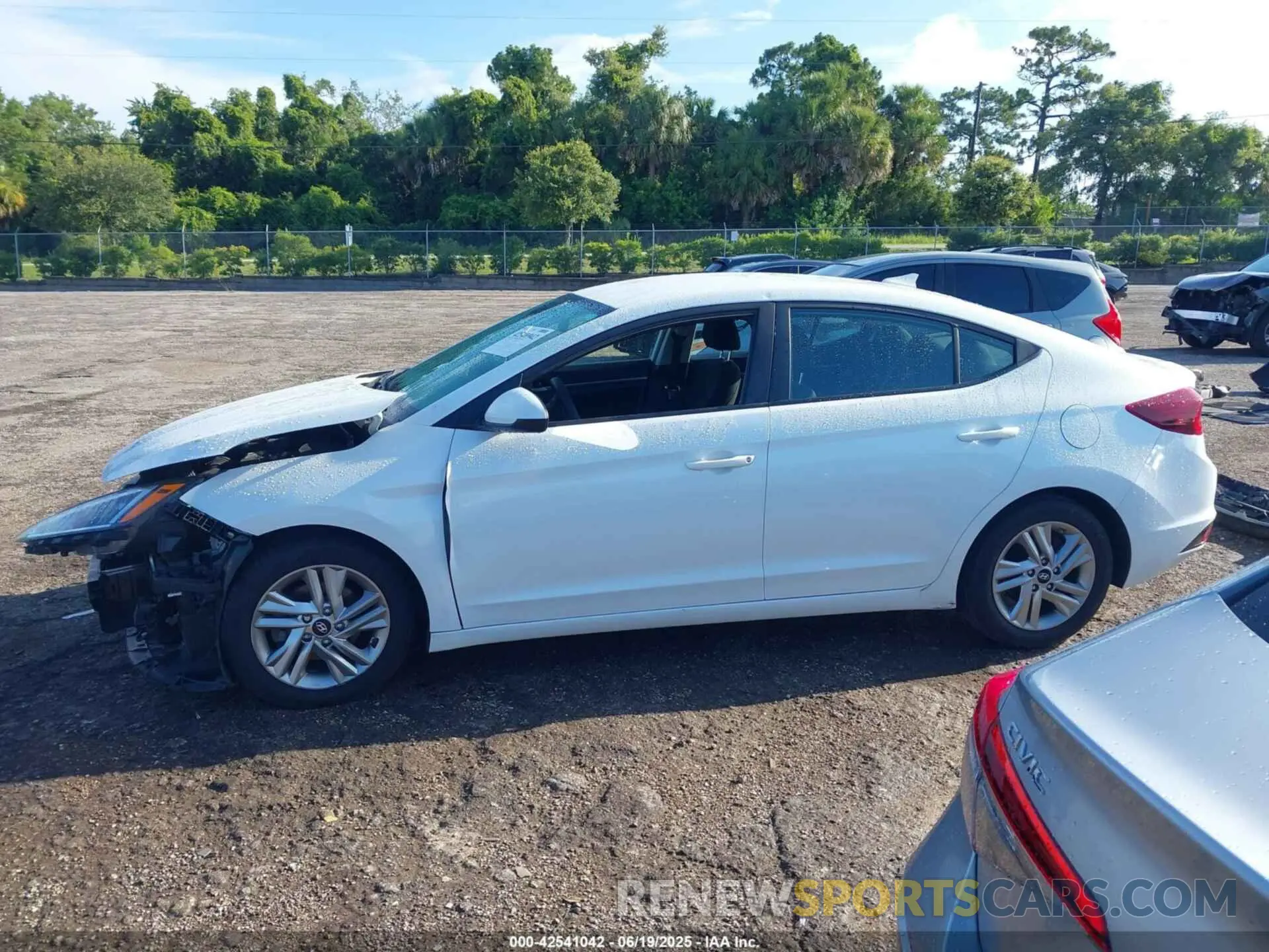 15 fotografías del automóvil dañado 5NPD84LF9LH579563 HYUNDAI ELANTRA 2020