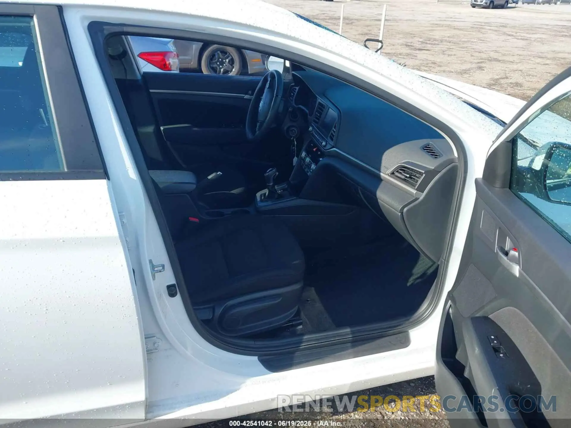 5 fotografías del automóvil dañado 5NPD84LF9LH579563 HYUNDAI ELANTRA 2020