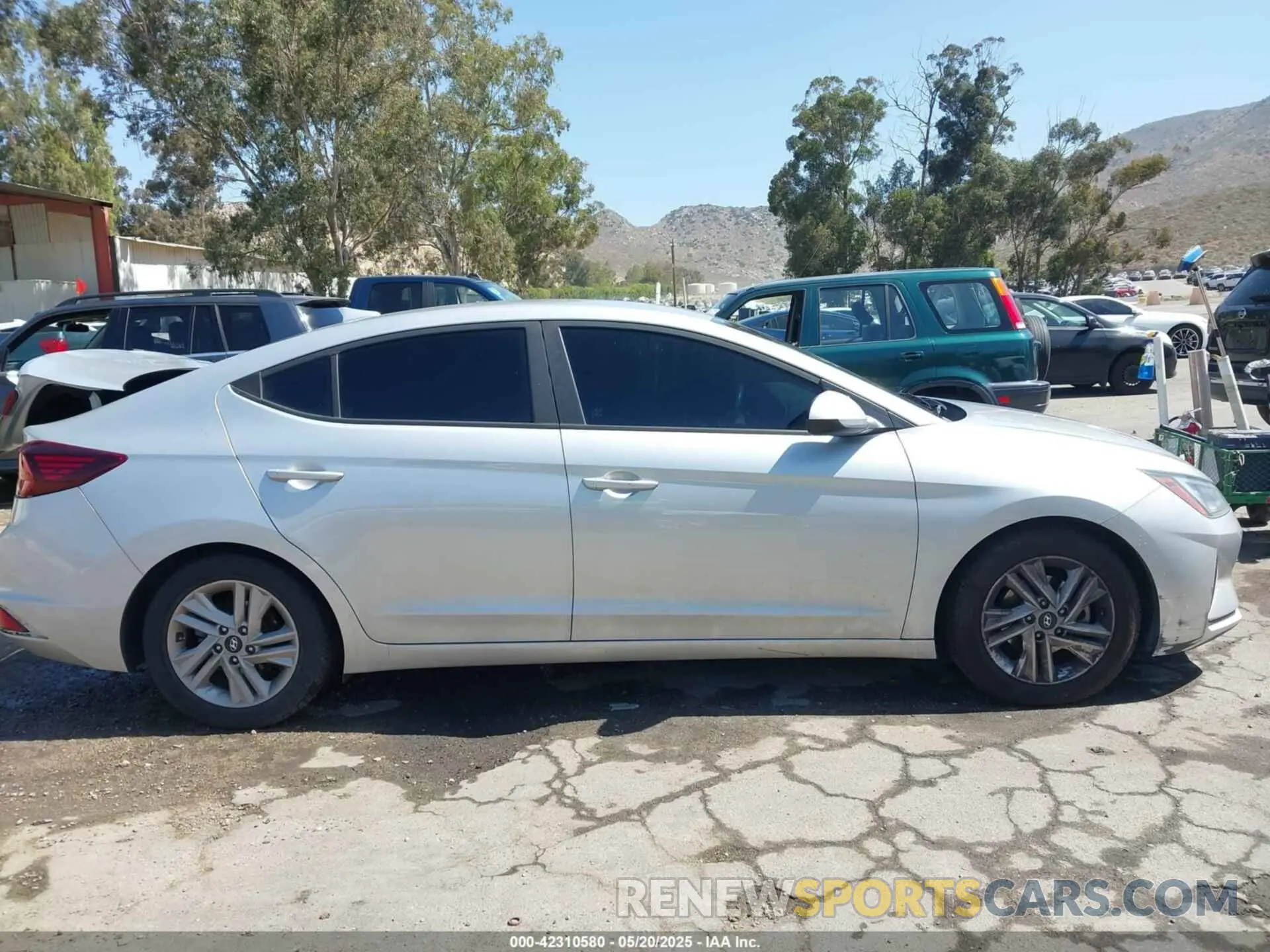 13 fotografías del automóvil dañado 5NPD84LFXLH538732 HYUNDAI ELANTRA 2020
