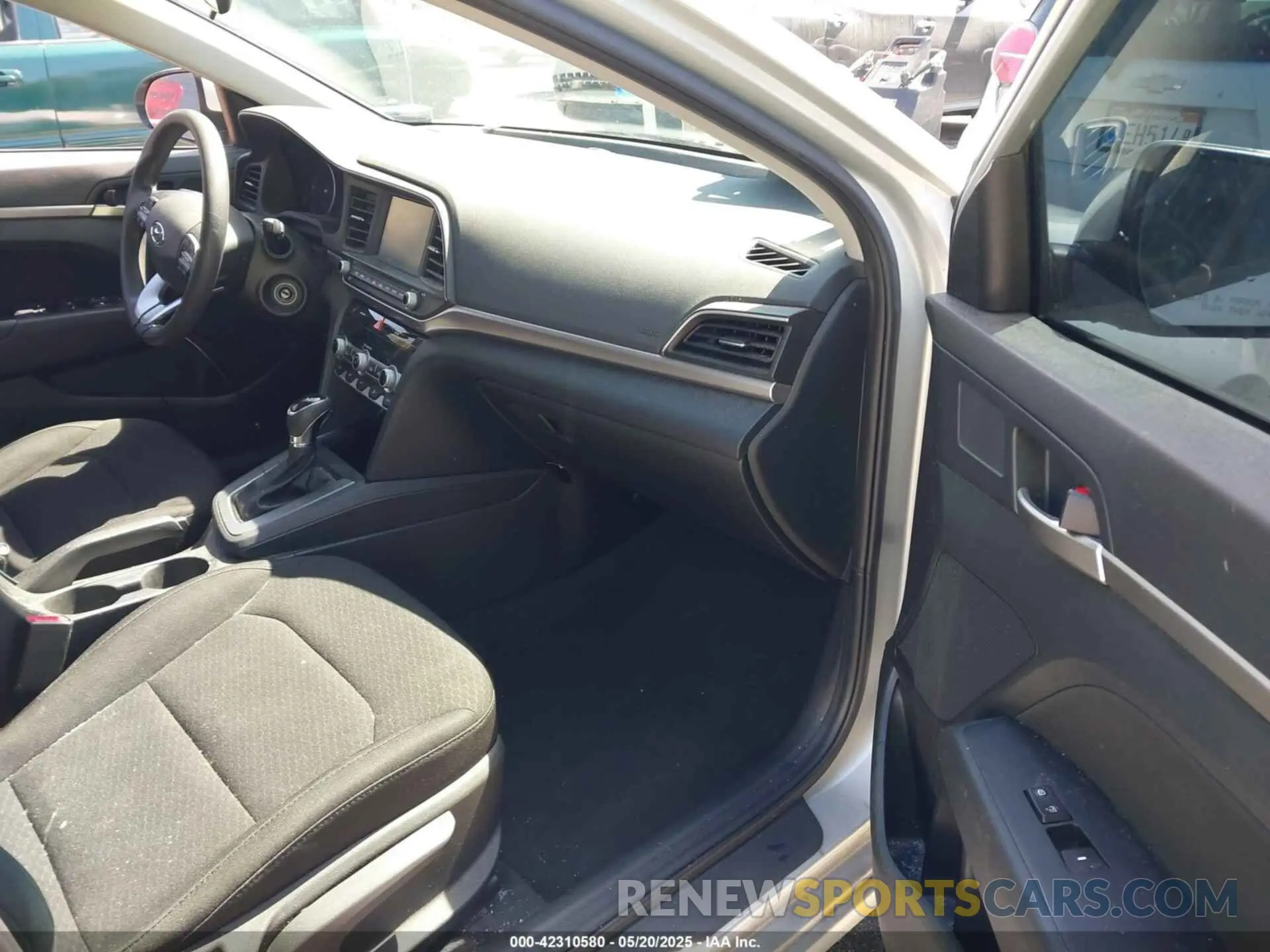 5 fotografías del automóvil dañado 5NPD84LFXLH538732 HYUNDAI ELANTRA 2020