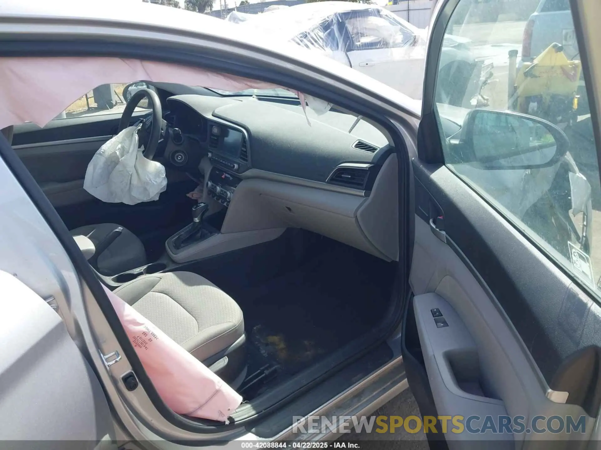 5 fotografías del automóvil dañado 5NPD84LFXLH551559 HYUNDAI ELANTRA 2020
