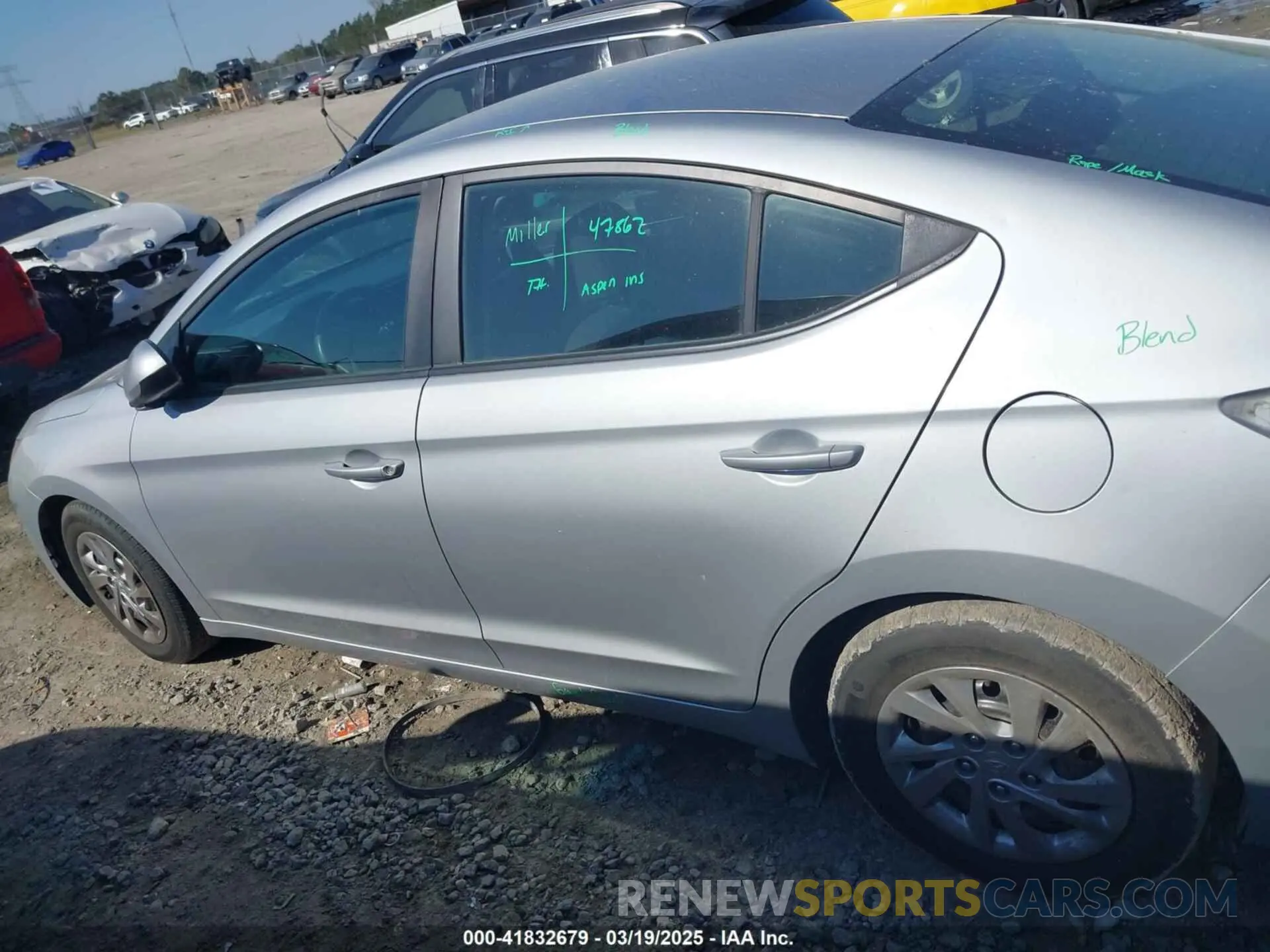 14 fotografías del automóvil dañado KMHD74LF1LU944323 HYUNDAI ELANTRA 2020