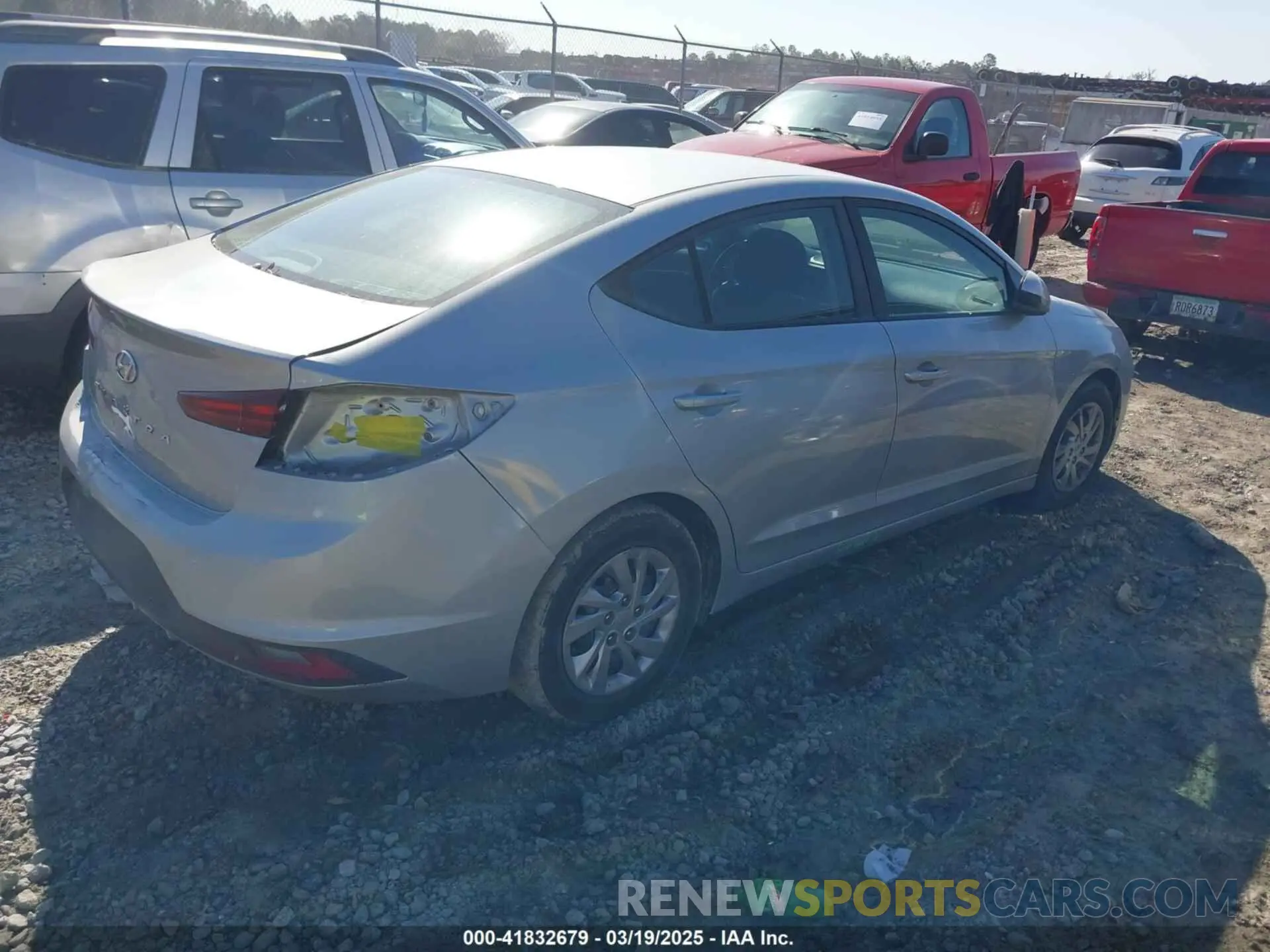 4 fotografías del automóvil dañado KMHD74LF1LU944323 HYUNDAI ELANTRA 2020