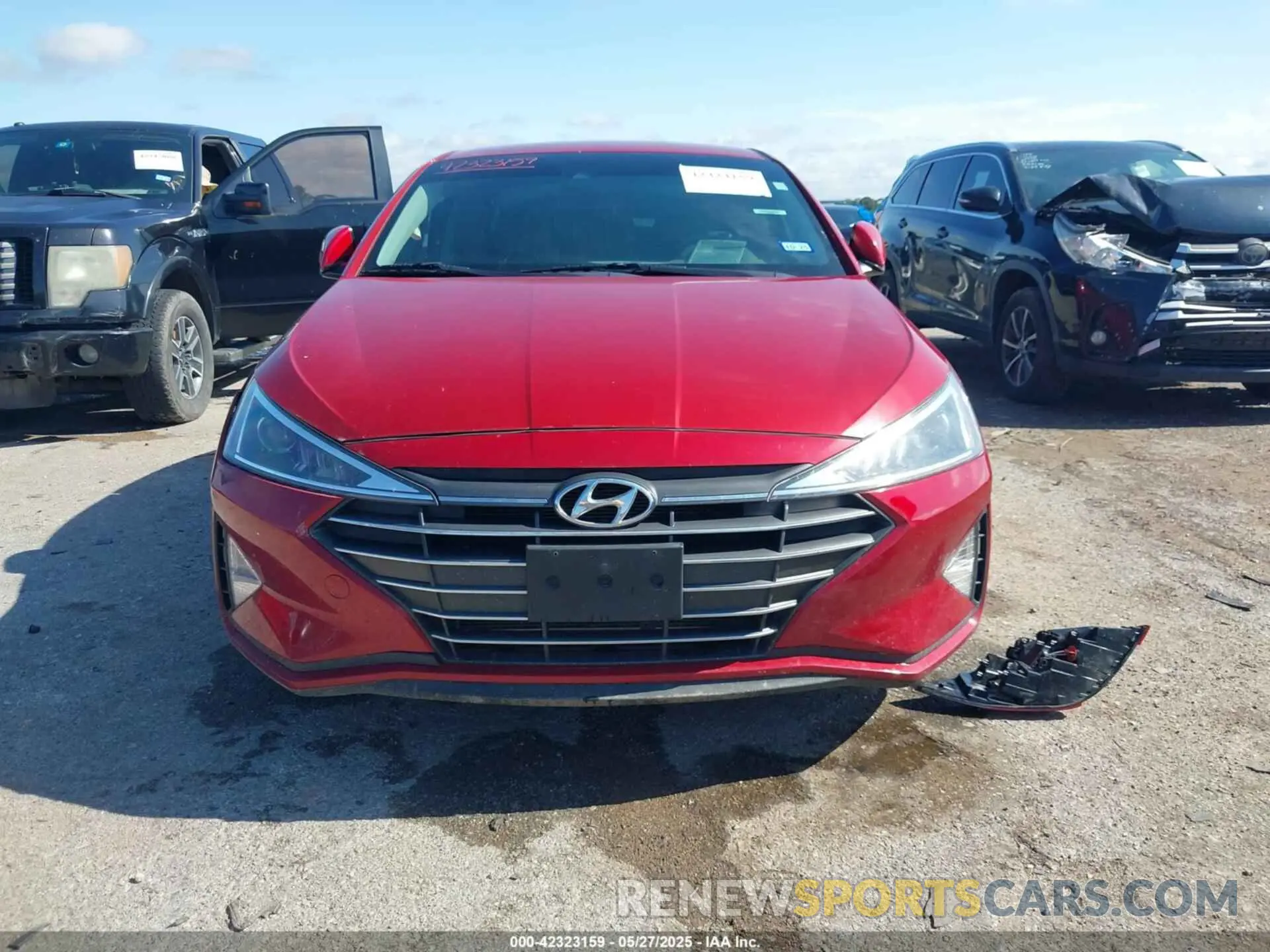 12 fotografías del automóvil dañado KMHD74LF3LU989117 HYUNDAI ELANTRA 2020