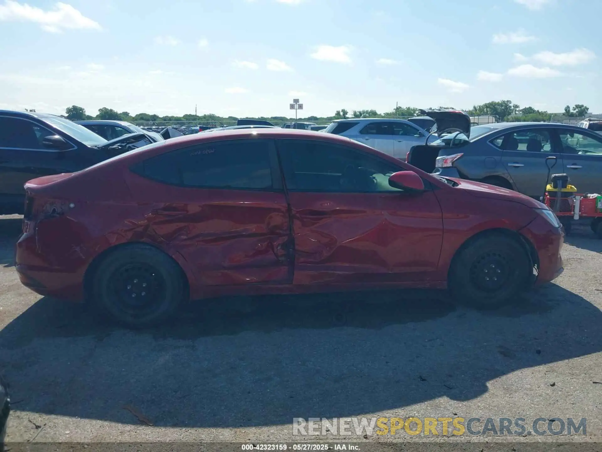 13 fotografías del automóvil dañado KMHD74LF3LU989117 HYUNDAI ELANTRA 2020