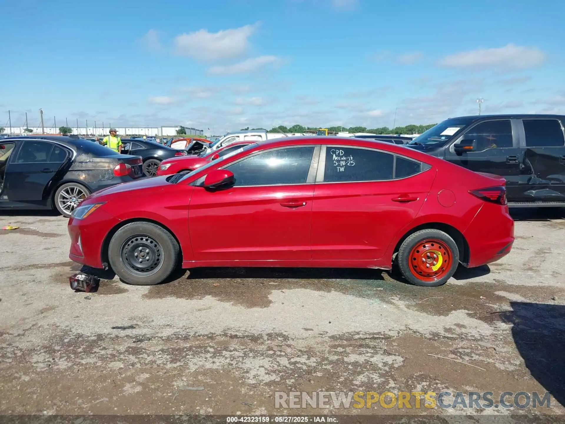14 fotografías del automóvil dañado KMHD74LF3LU989117 HYUNDAI ELANTRA 2020