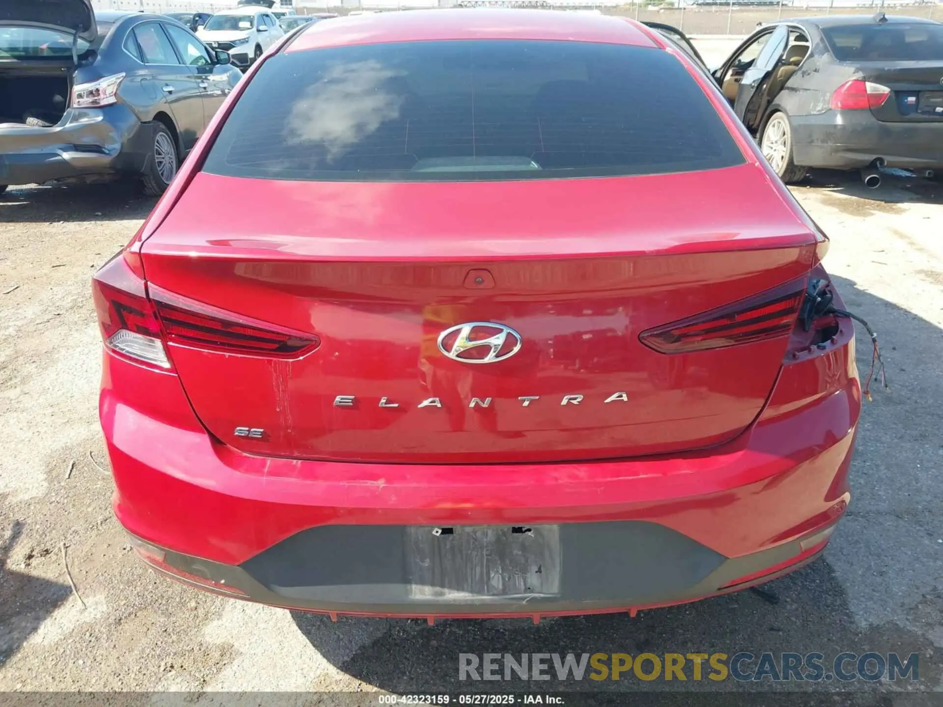16 fotografías del automóvil dañado KMHD74LF3LU989117 HYUNDAI ELANTRA 2020